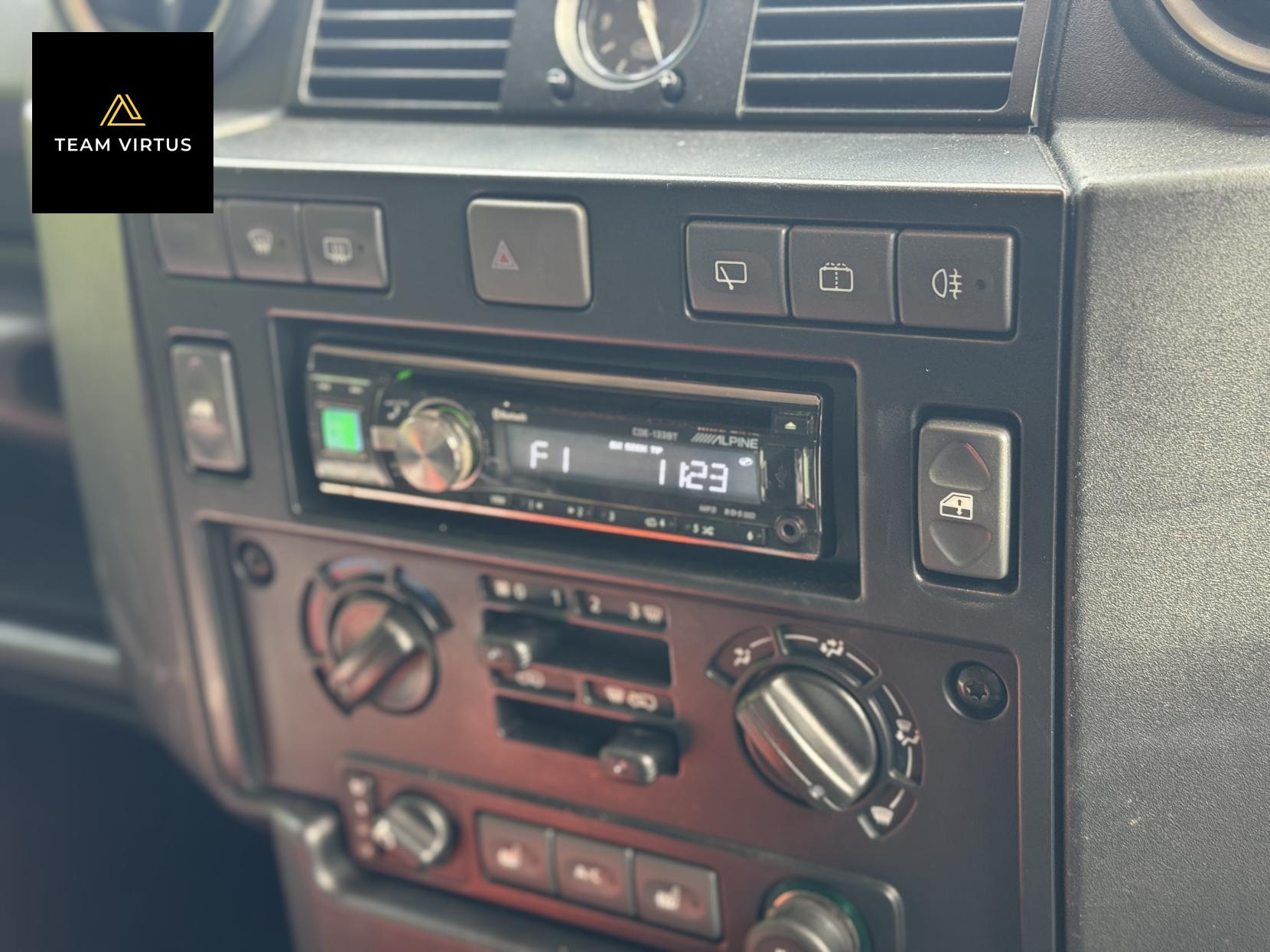 Land Rover Defender 90 2.2 TDCi XS Station Wagon Double Cab 3dr Diesel Manual 4WD SWB Euro 5 (122 ps)