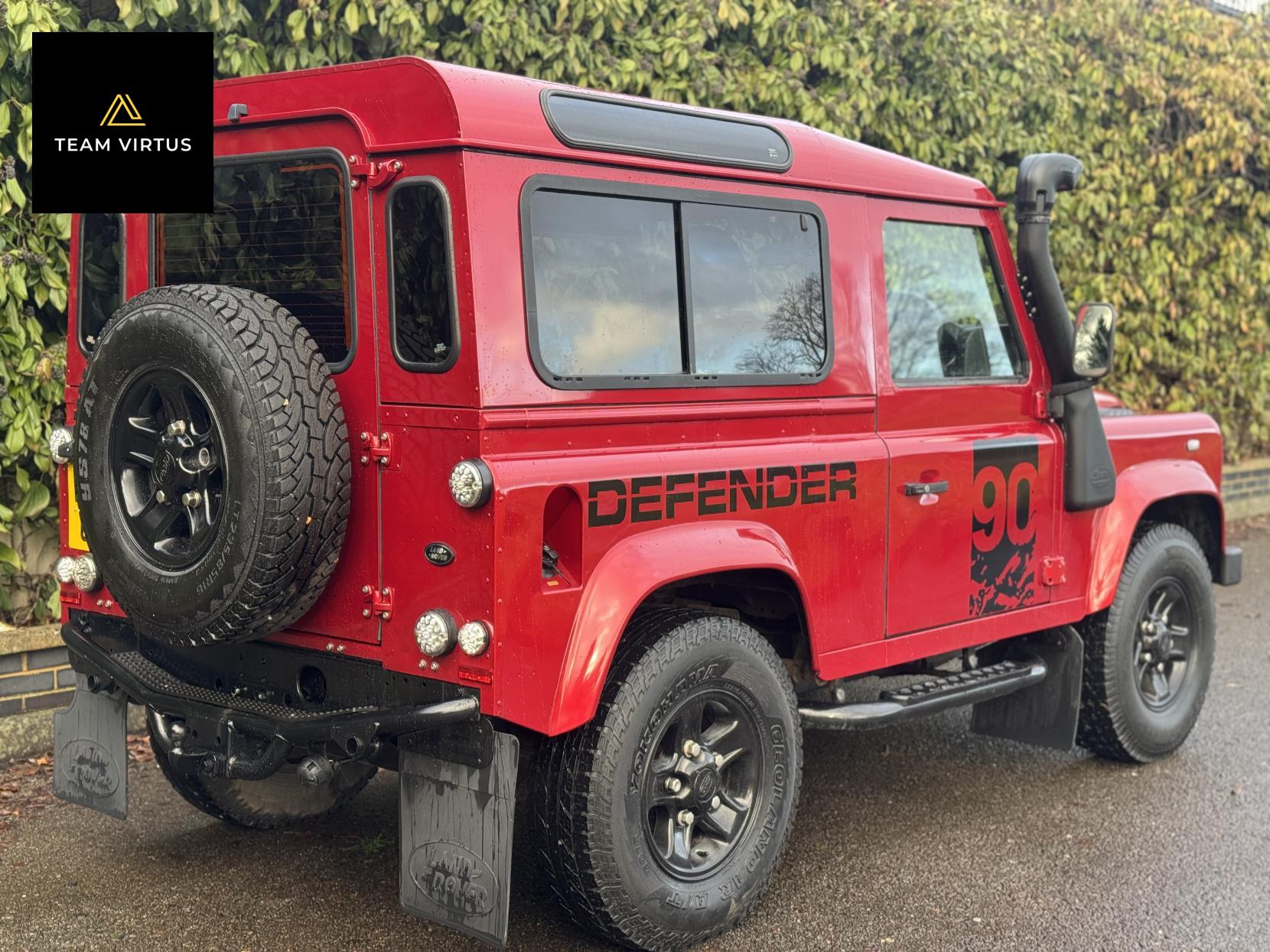 Land Rover Defender 90 2.2 TDCi XS Station Wagon Double Cab 3dr Diesel Manual 4WD SWB Euro 5 (122 ps)