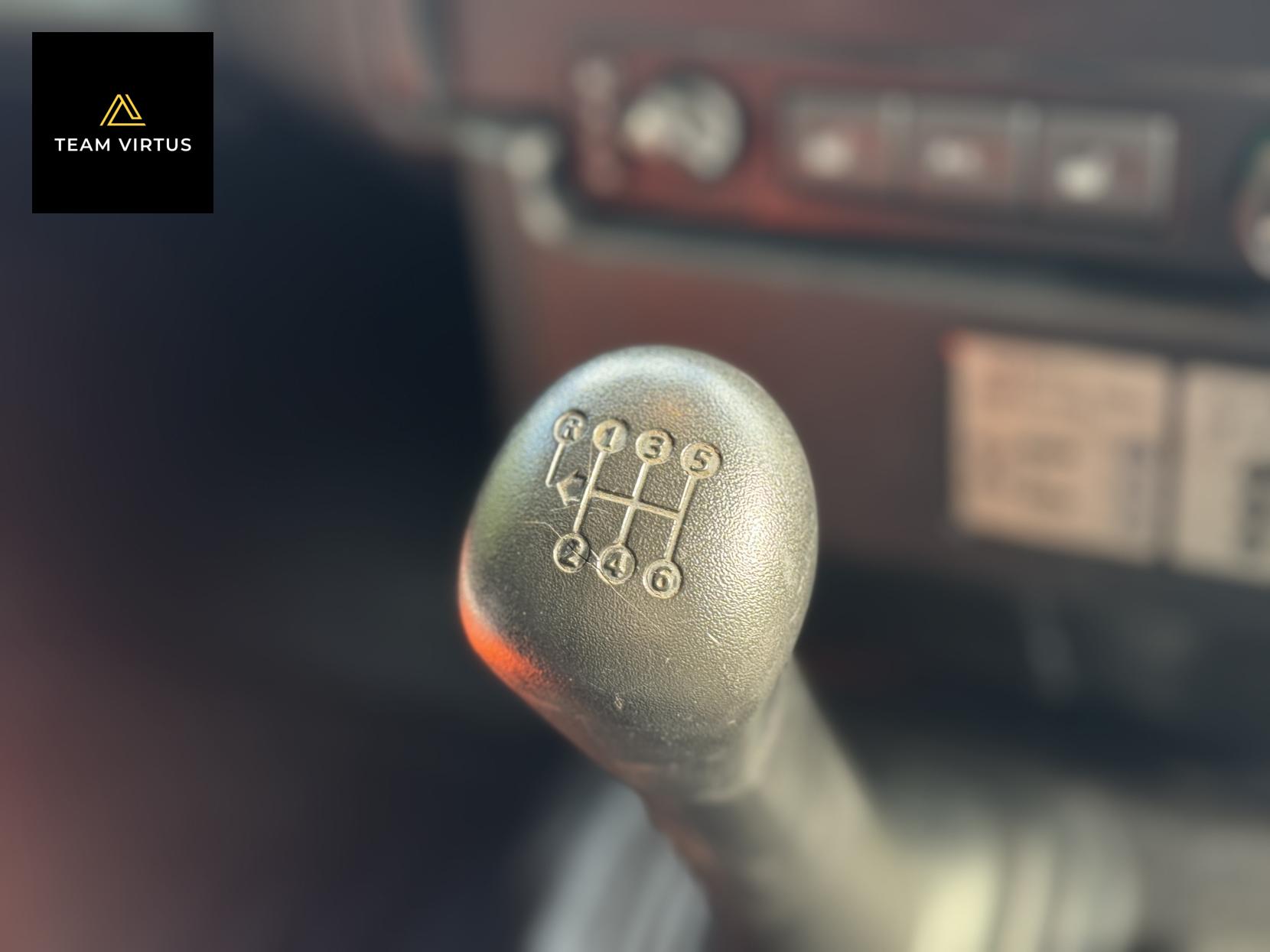 Land Rover Defender 90 2.2 TDCi XS Station Wagon Double Cab 3dr Diesel Manual 4WD SWB Euro 5 (122 ps)