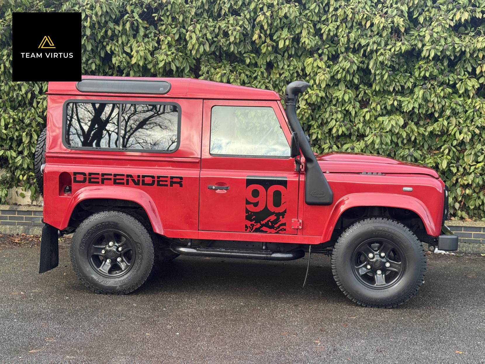 Land Rover Defender 90 2.2 TDCi XS Station Wagon Double Cab 3dr Diesel Manual 4WD SWB Euro 5 (122 ps)