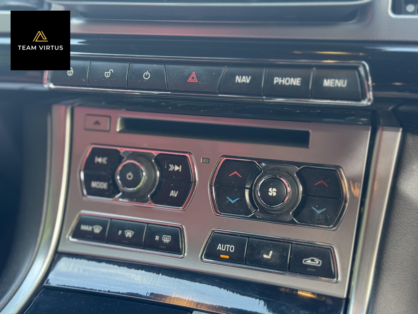 Jaguar XF 3.0d S V6 Portfolio Saloon 4dr Diesel Auto Euro 5 (275 ps)