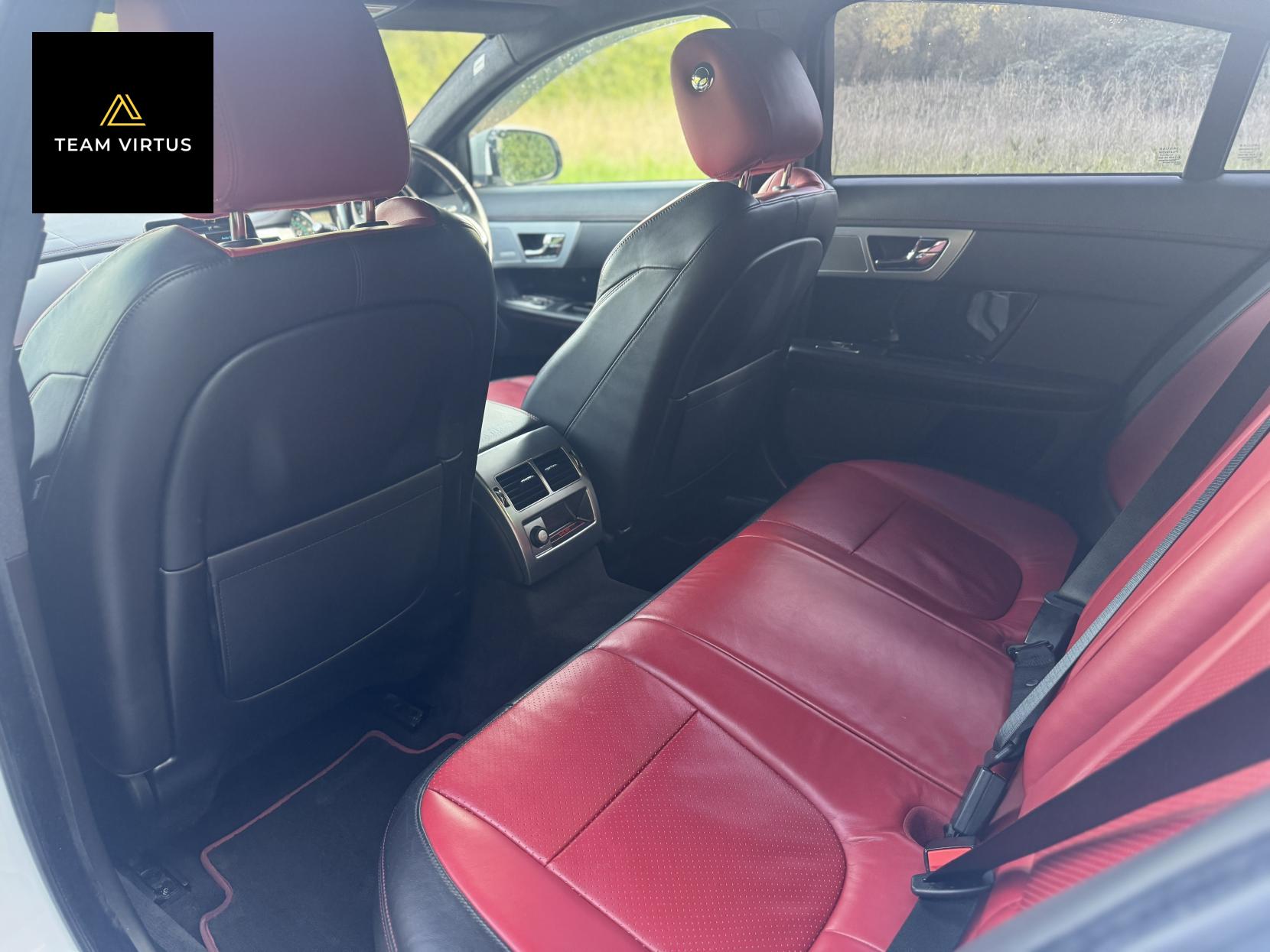 Jaguar XF 3.0d S V6 Portfolio Saloon 4dr Diesel Auto Euro 5 (275 ps)