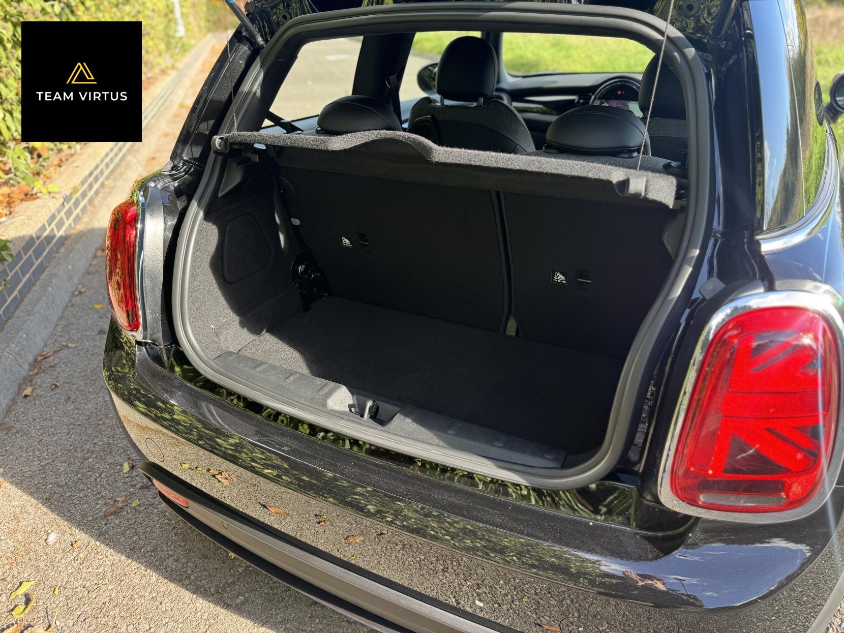 MINI Electric Hatch Cooper SE 32.6kWh Level 2 Hatchback 3dr Electric Auto (184 ps)