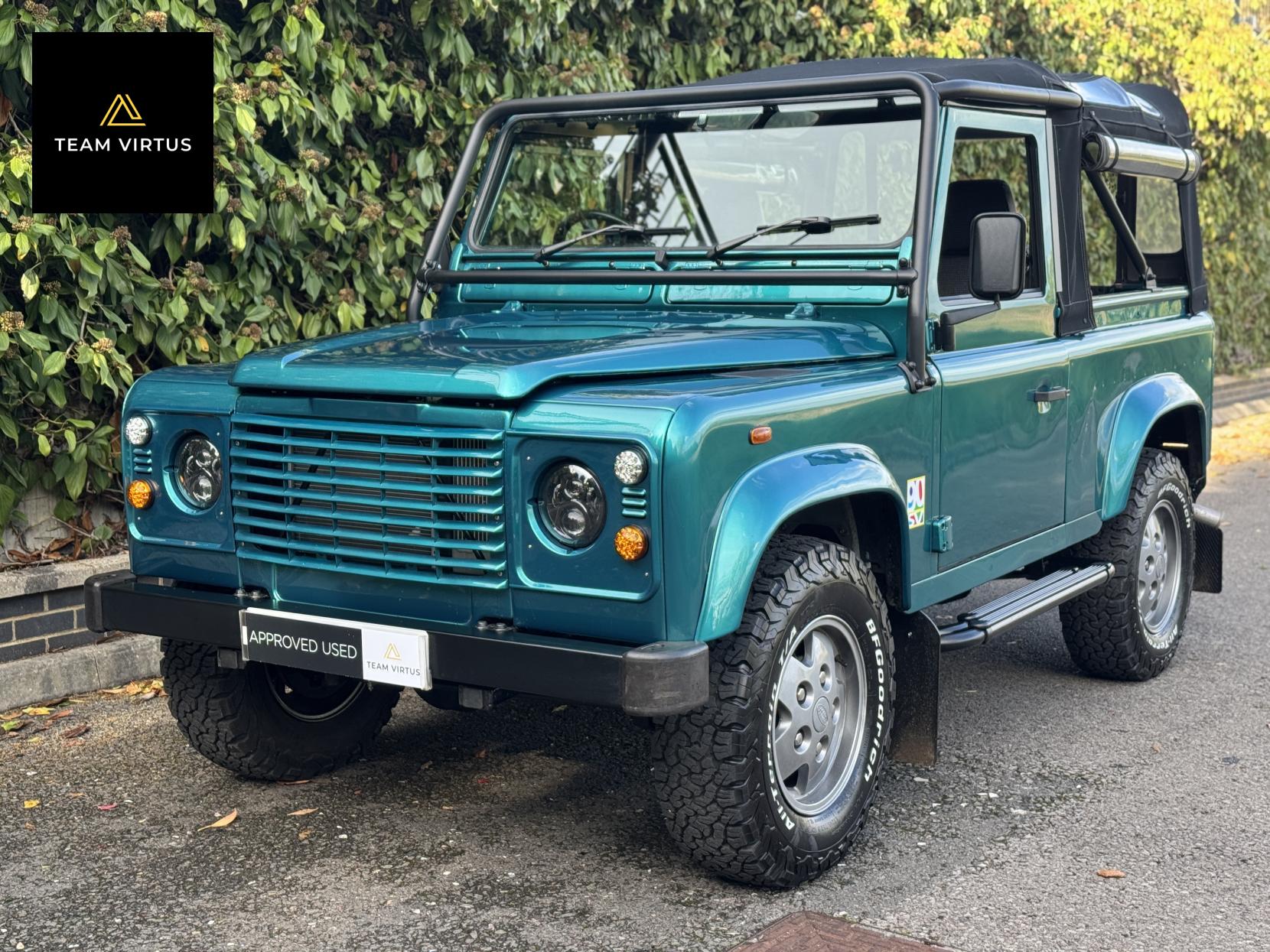 Land Rover Defender 90 SV 2.5 Convertible 90 SV