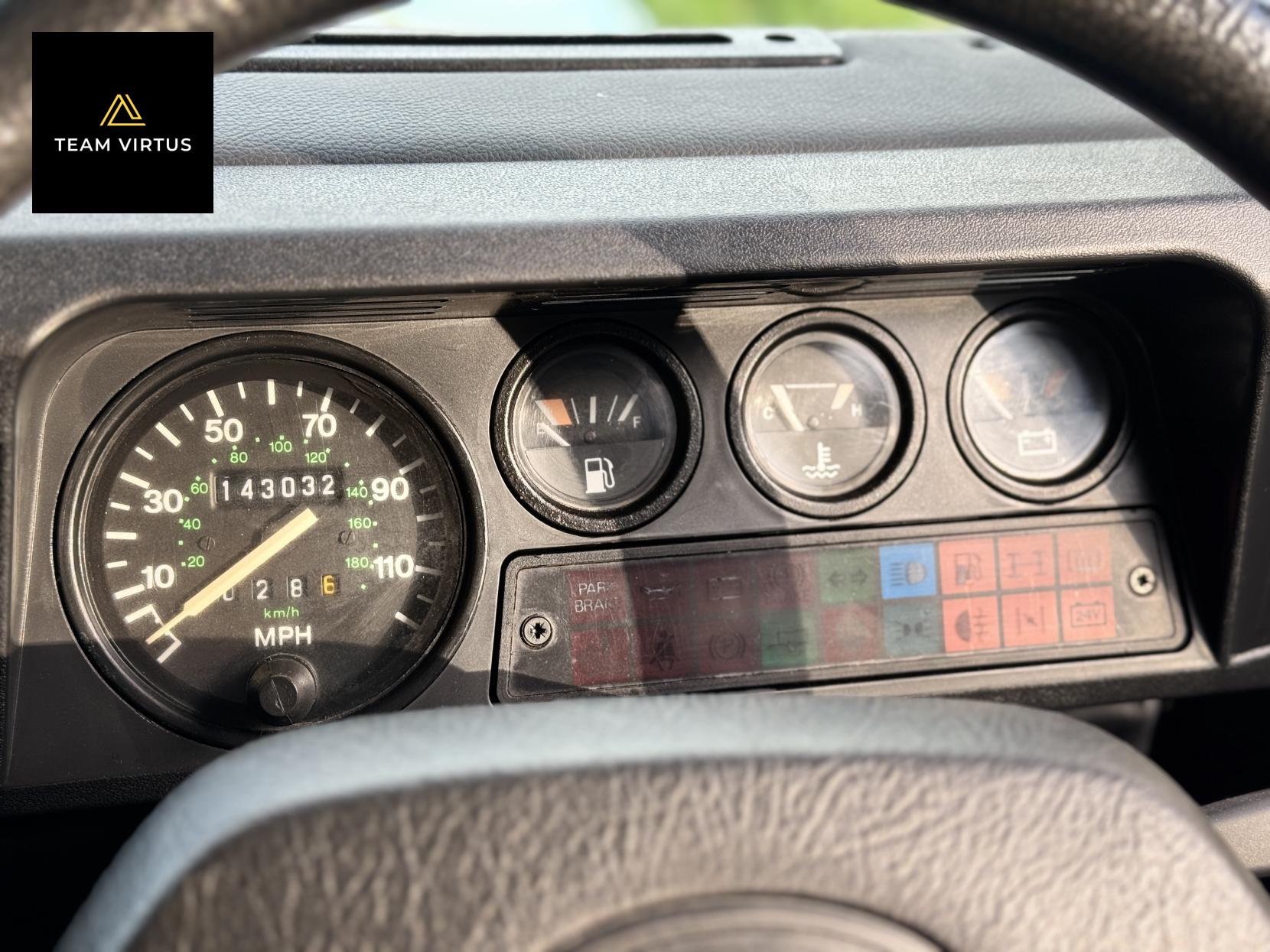 Land Rover Defender 90 SV 2.5 Convertible 90 SV