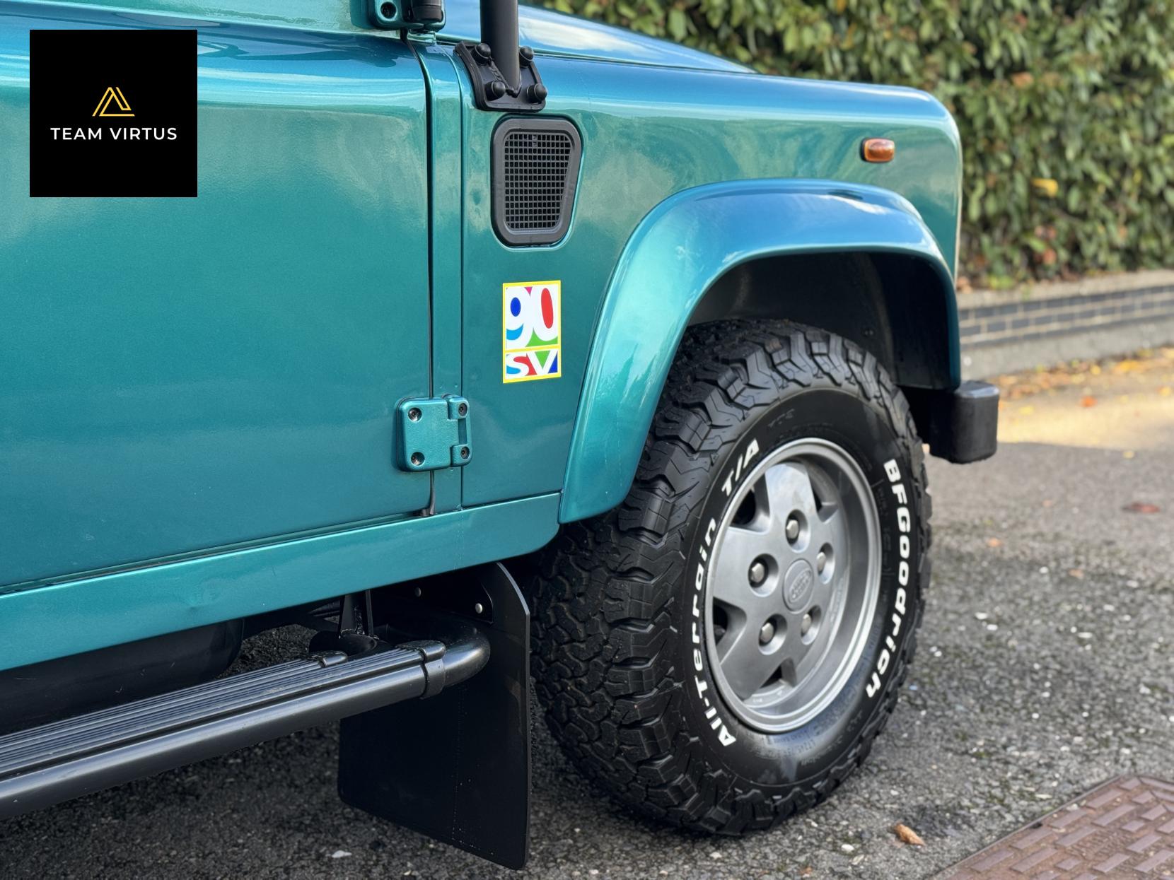 Land Rover Defender 90 SV 2.5 Convertible 90 SV