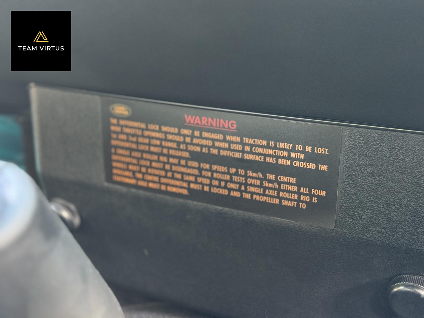 Land Rover Defender 90 SV 2.5 Convertible 90 SV