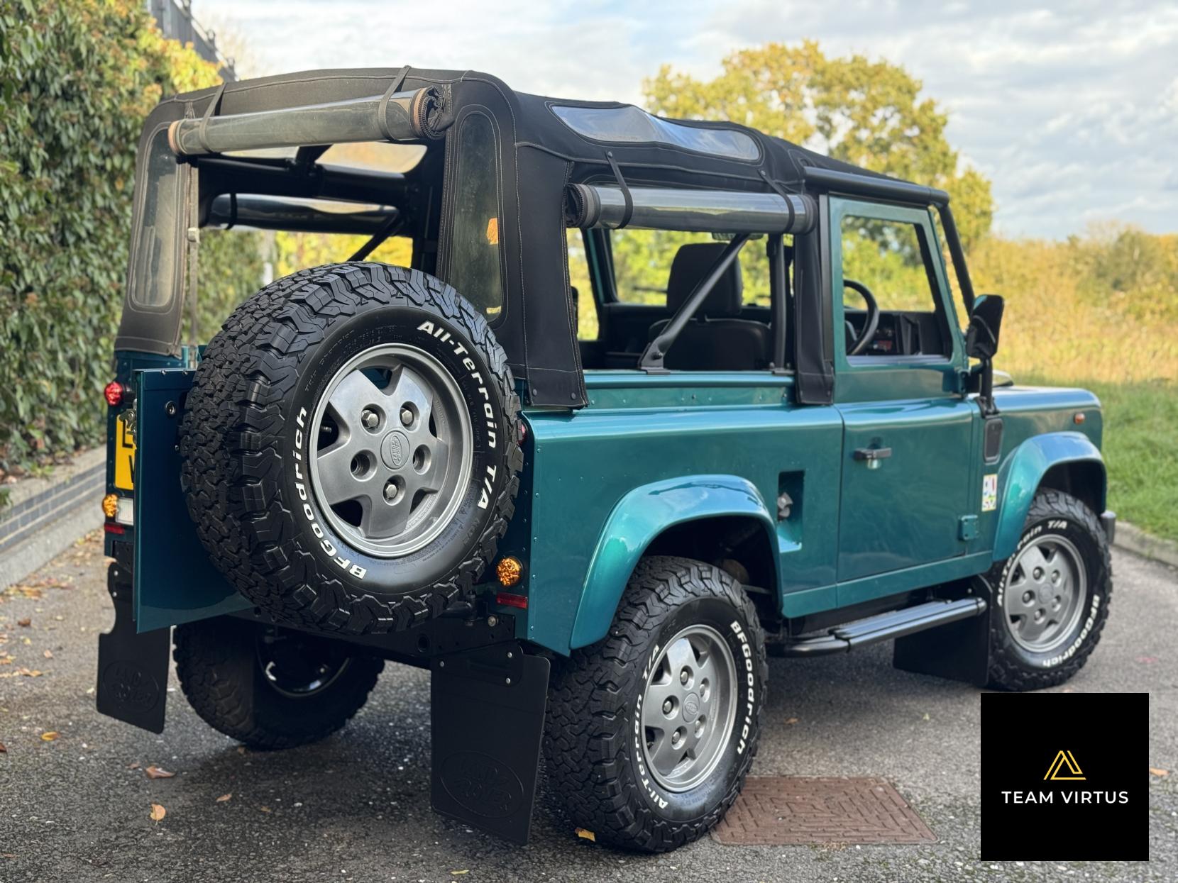 Land Rover Defender 90 SV 2.5 Convertible 90 SV