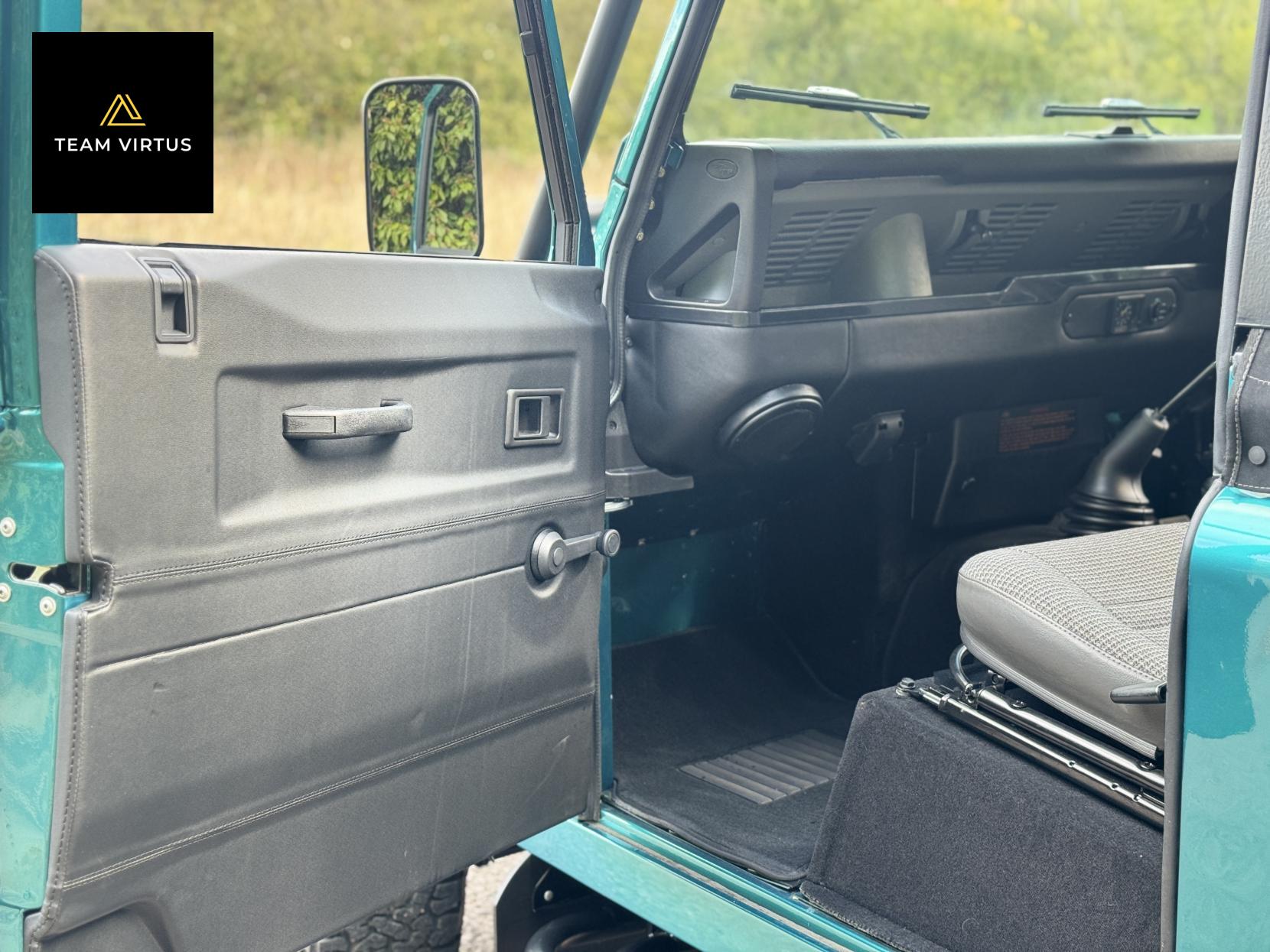 Land Rover Defender 90 SV 2.5 Convertible 90 SV