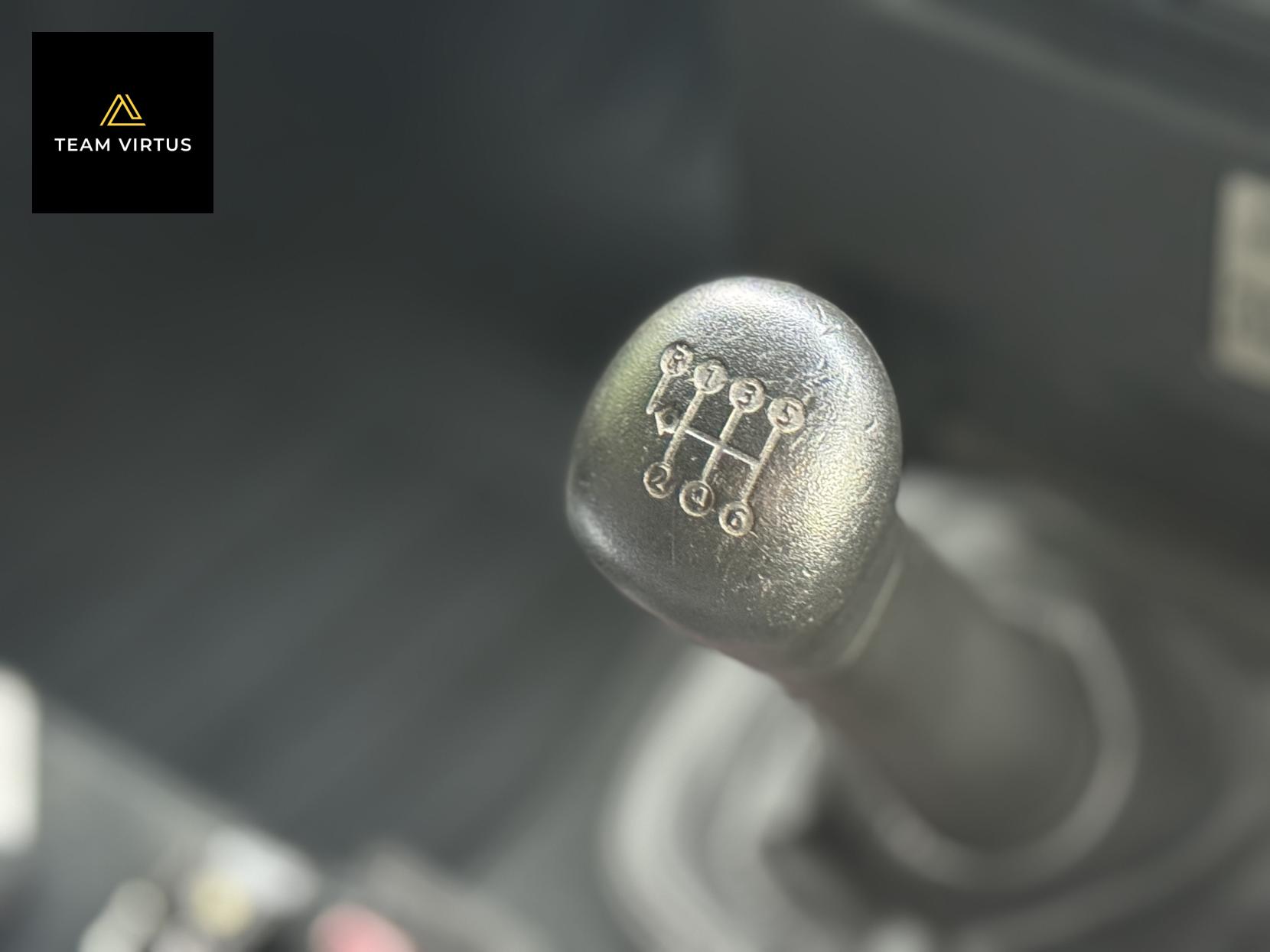 Land Rover Defender 110 2.2 TDCi XS Station Wagon Double Cab 5dr Diesel Manual 4WD MWB Euro 5 (122 ps)