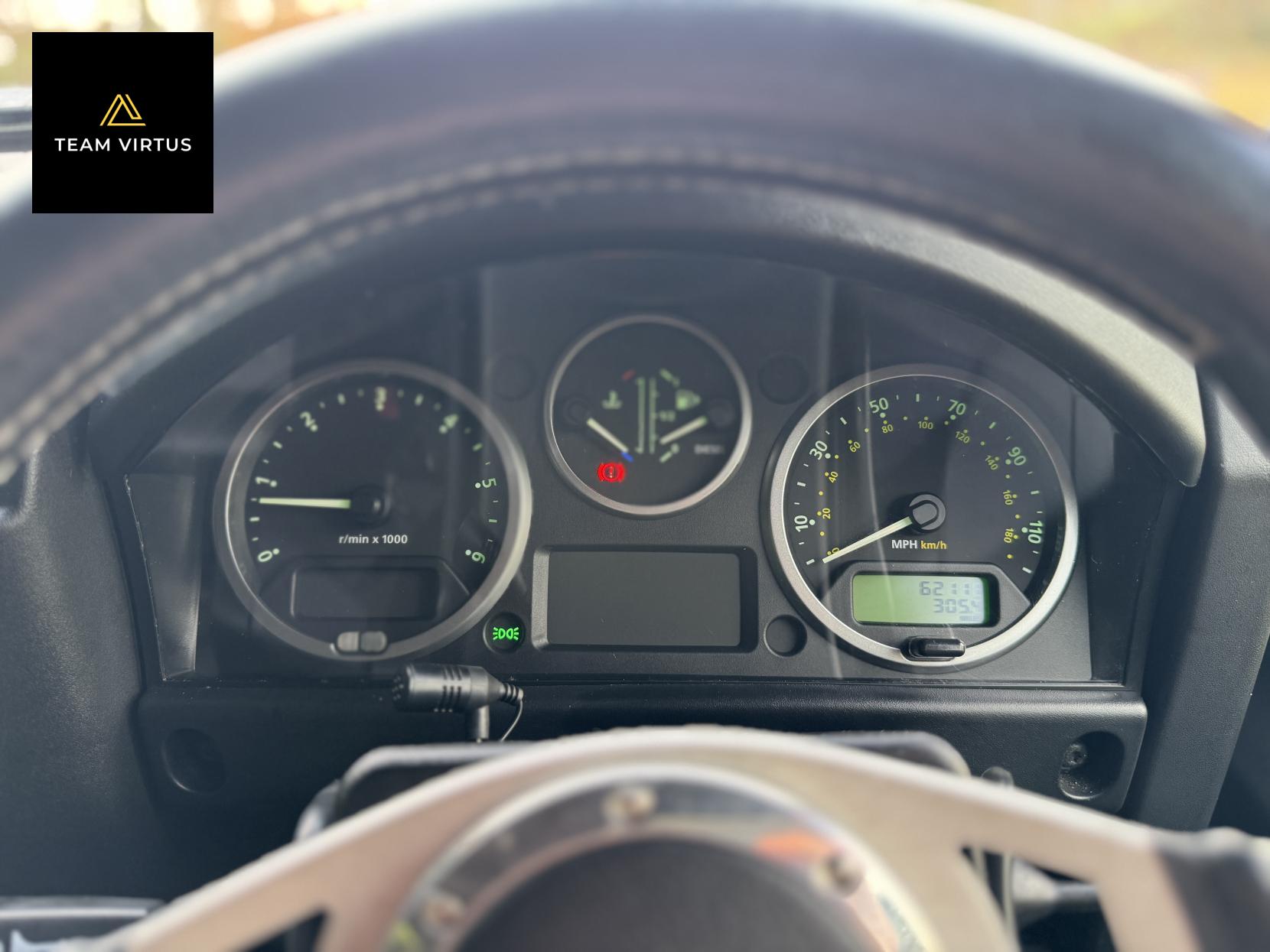 Land Rover Defender 110 2.2 TDCi XS Station Wagon Double Cab 5dr Diesel Manual 4WD MWB Euro 5 (122 ps)