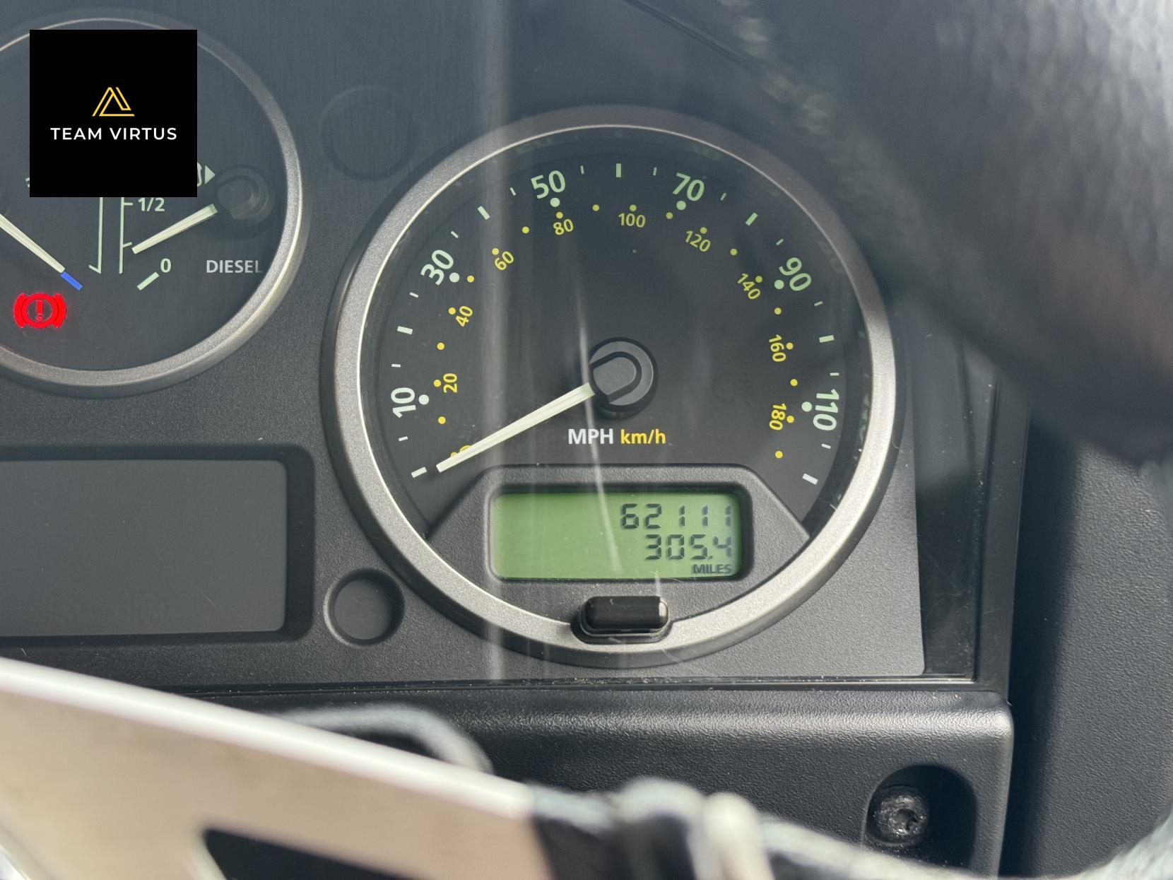 Land Rover Defender 110 2.2 TDCi XS Station Wagon Double Cab 5dr Diesel Manual 4WD MWB Euro 5 (122 ps)