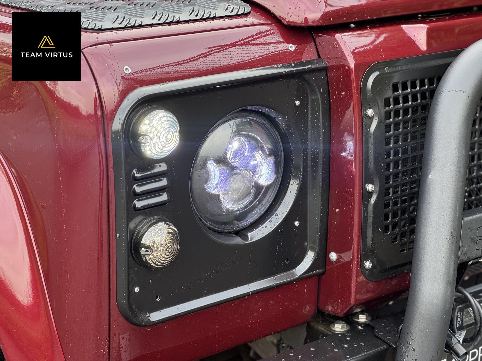 Land Rover Defender 110 2.2 TDCi XS Station Wagon Double Cab 5dr Diesel Manual 4WD MWB Euro 5 (122 ps)