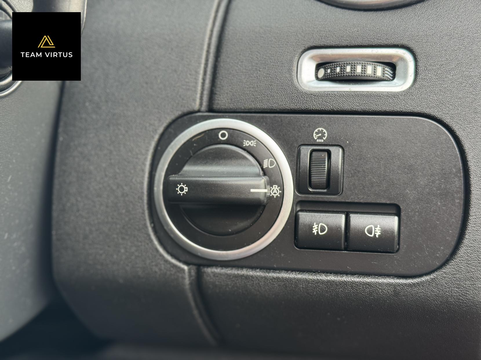 Land Rover Discovery 4 3.0 SD V6 HSE SUV 5dr Diesel Auto 4WD Euro 5 (s/s) (255 bhp)