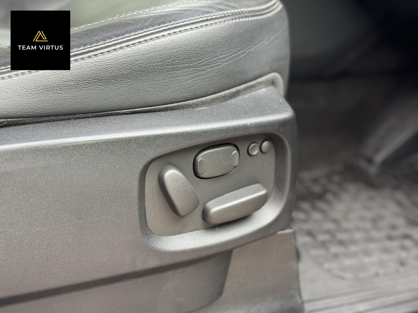 Land Rover Discovery 4 3.0 SD V6 HSE SUV 5dr Diesel Auto 4WD Euro 5 (s/s) (255 bhp)