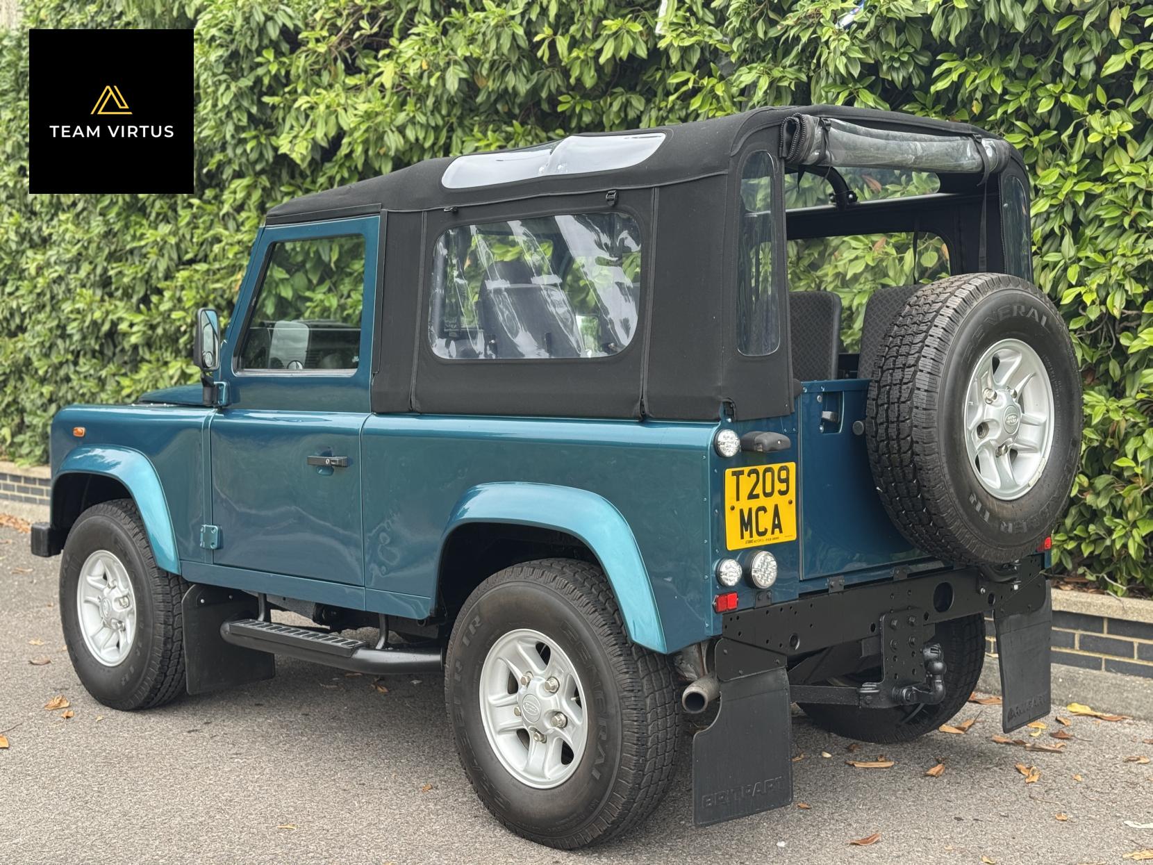 Land Rover Defender 90 2.5 TDi Hard Top SUV Diesel Manual SWB (111 bhp)