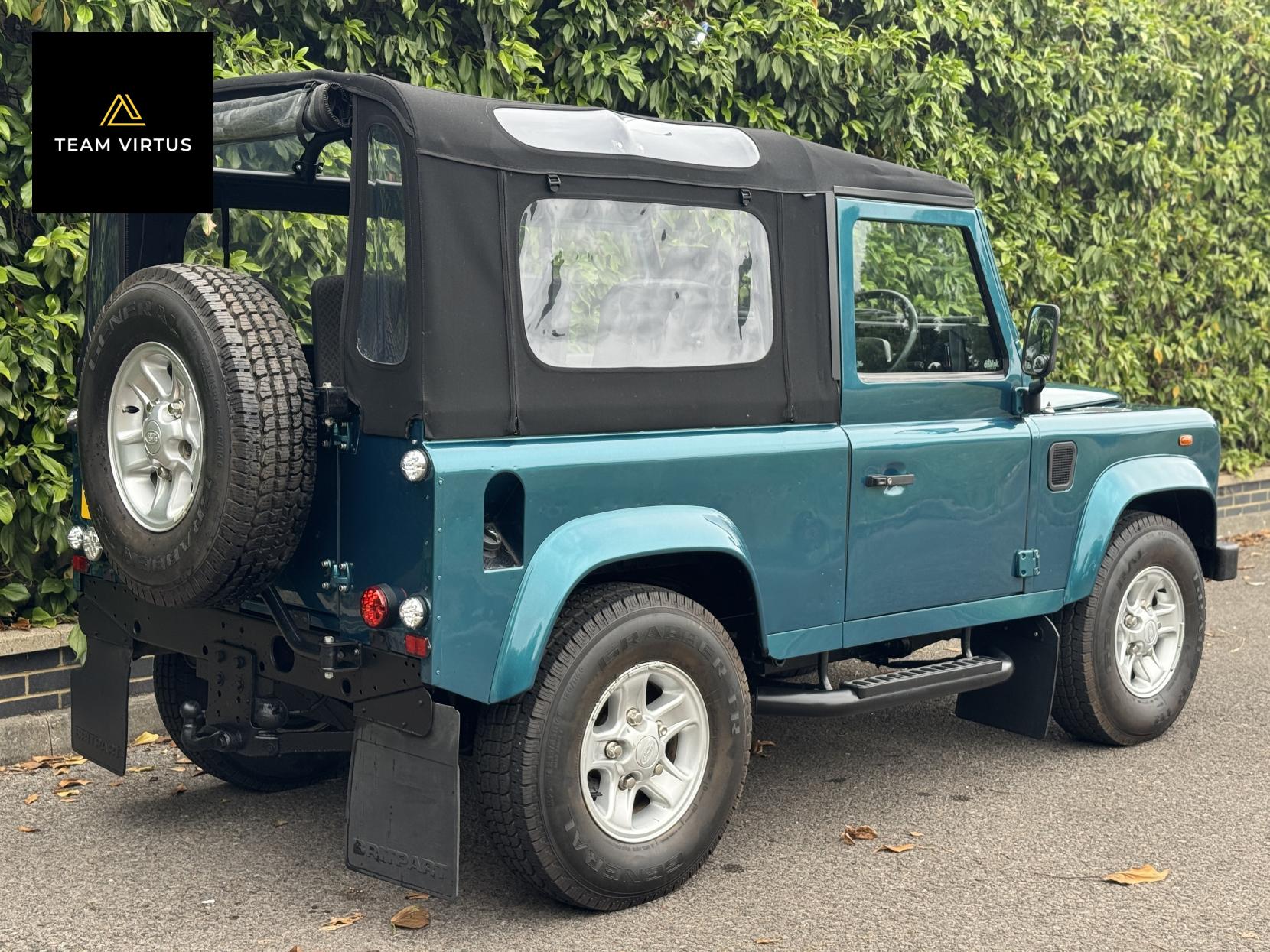 Land Rover Defender 90 2.5 TDi Hard Top SUV Diesel Manual SWB (111 bhp)