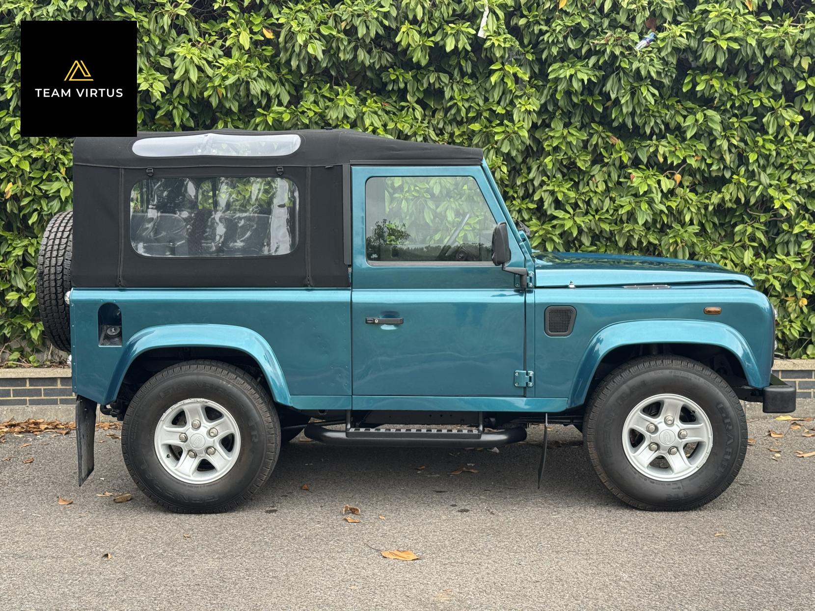 Land Rover Defender 90 2.5 TDi Hard Top SUV Diesel Manual SWB (111 bhp)