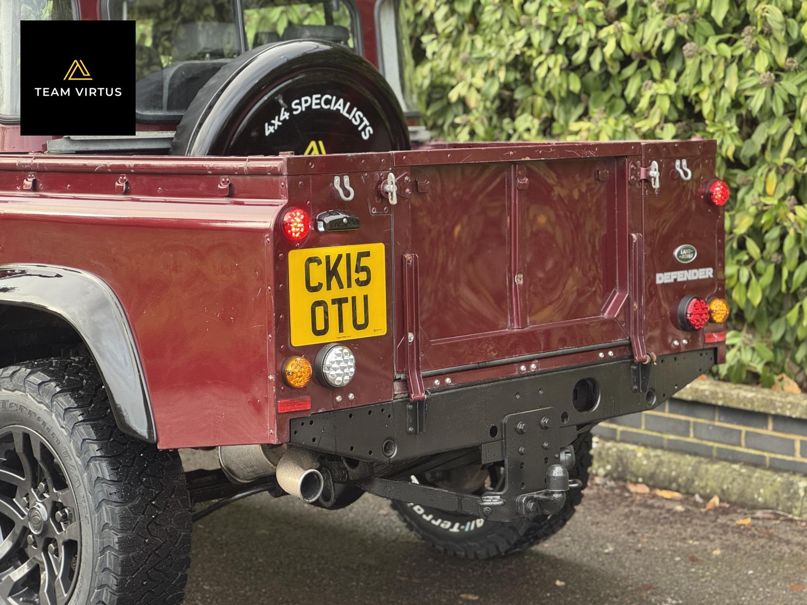 Land Rover Defender 110 2.2 TDCi County Pickup Double Cab 4dr Diesel Manual 4WD MWB Euro 5 (122 ps)