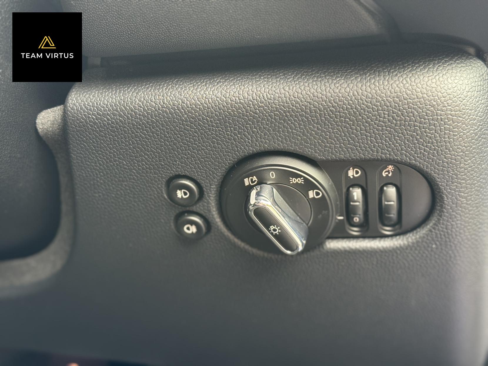 MINI Hatch 1.5 Cooper Sport Hatchback 3dr Petrol Manual Euro 6 (s/s) (136 ps)