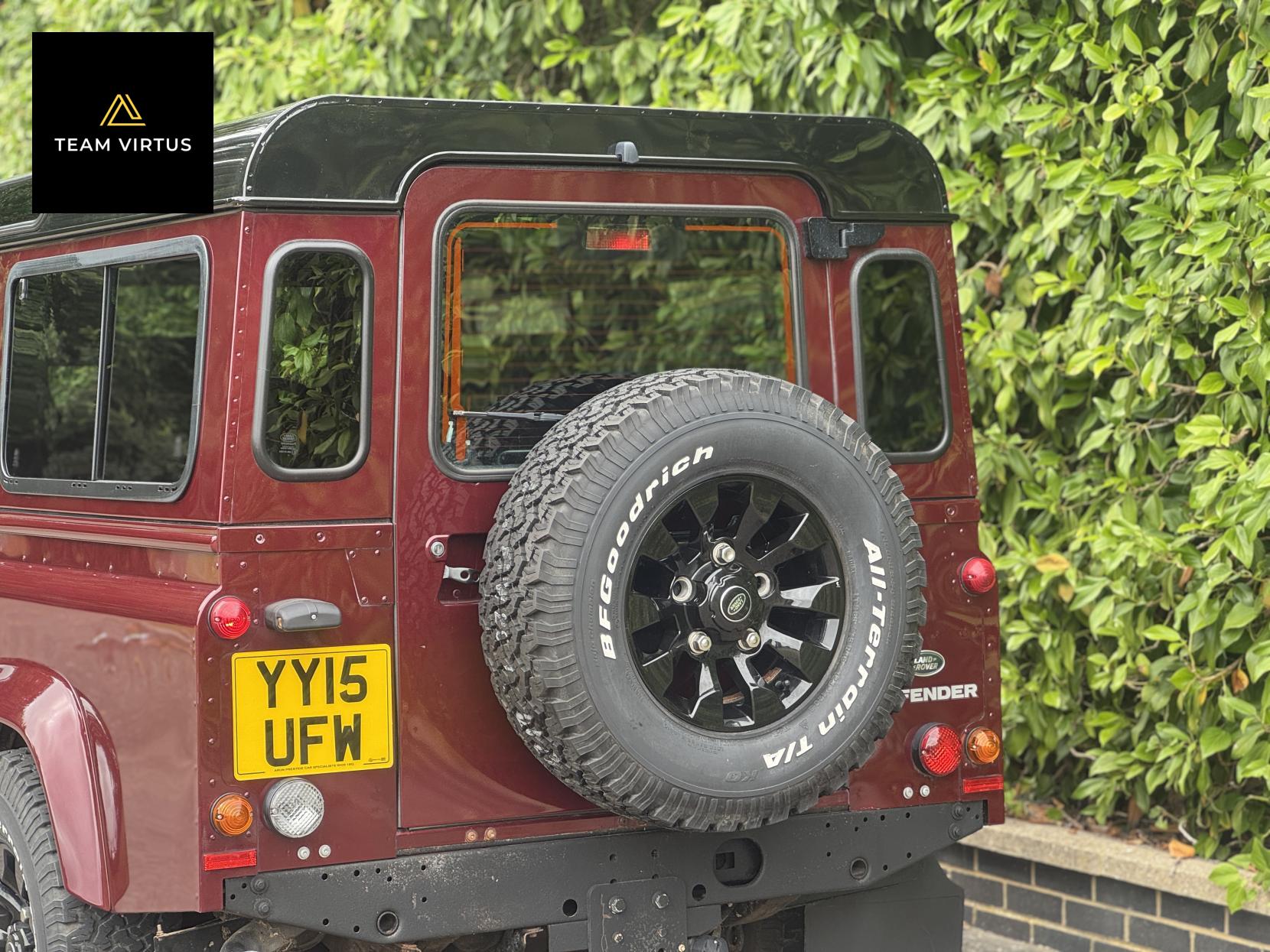 Land Rover Defender 110 2.2 TDCi XS SUV Double Cab 5dr Diesel Manual 4WD MWB Euro 5 (122 ps)