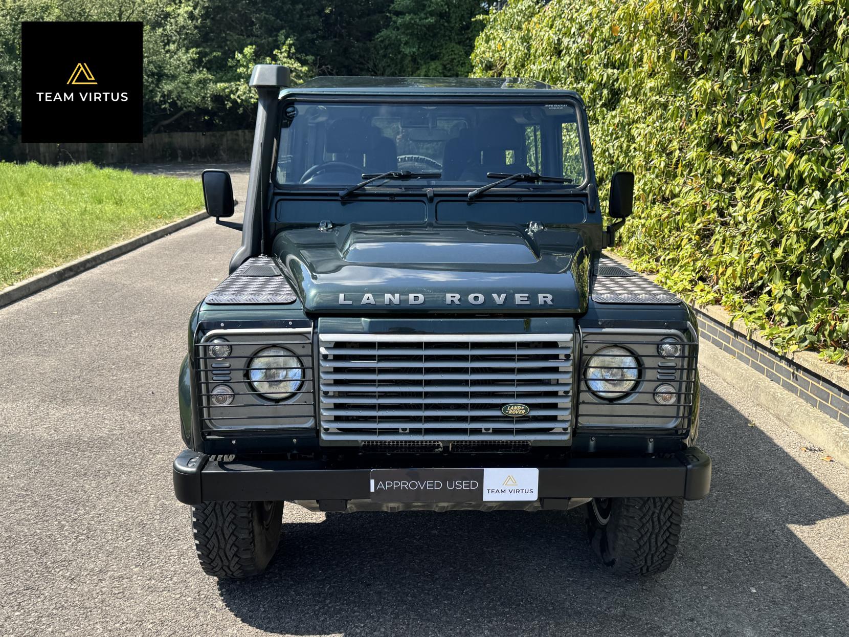 Land Rover Defender 90 2.4 TDCi XS SUV 3dr Diesel Manual 4WD SWB Euro 4 (122 bhp)