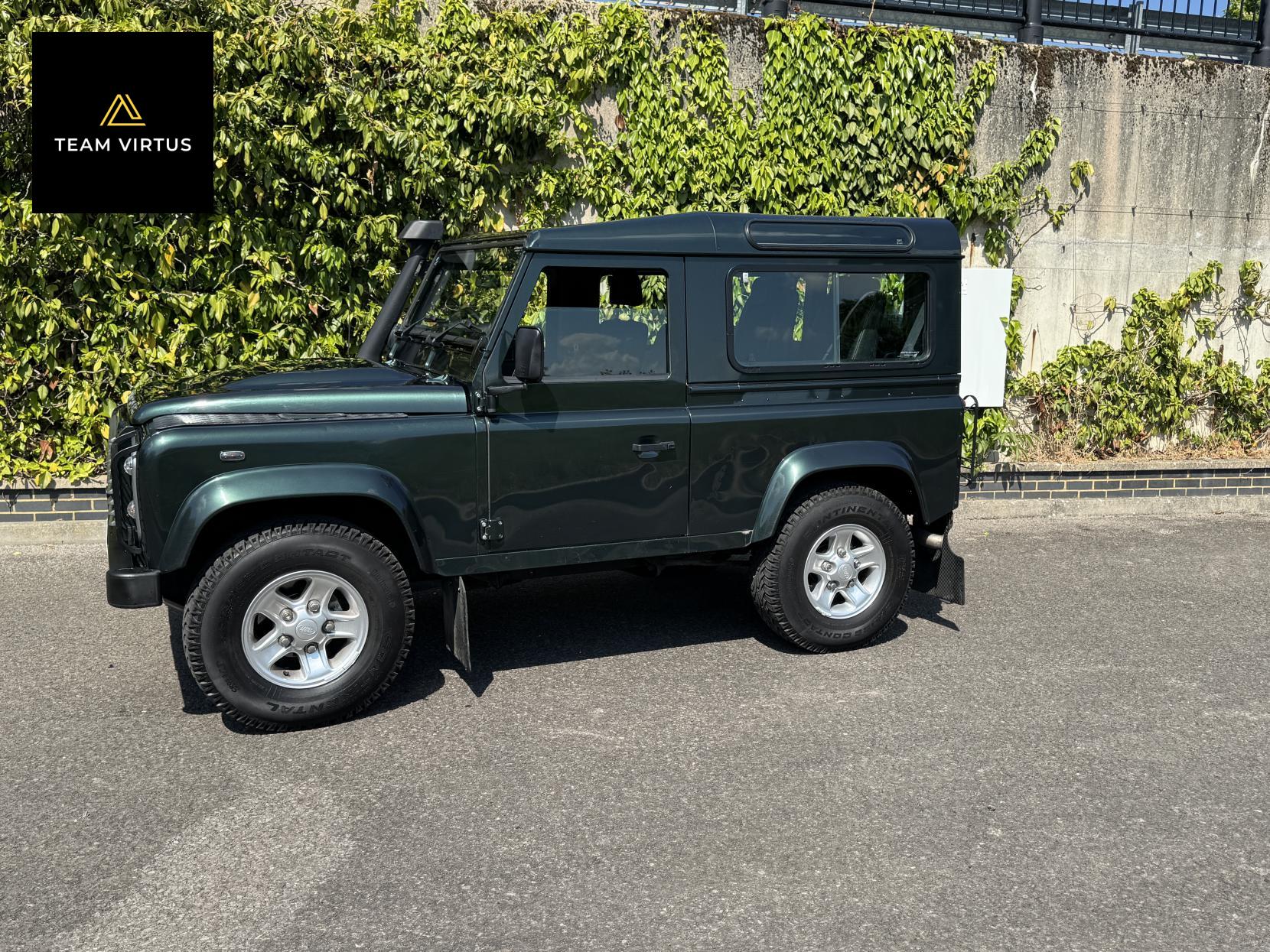 Land Rover Defender 90 2.4 TDCi XS SUV 3dr Diesel Manual 4WD SWB Euro 4 (122 bhp)