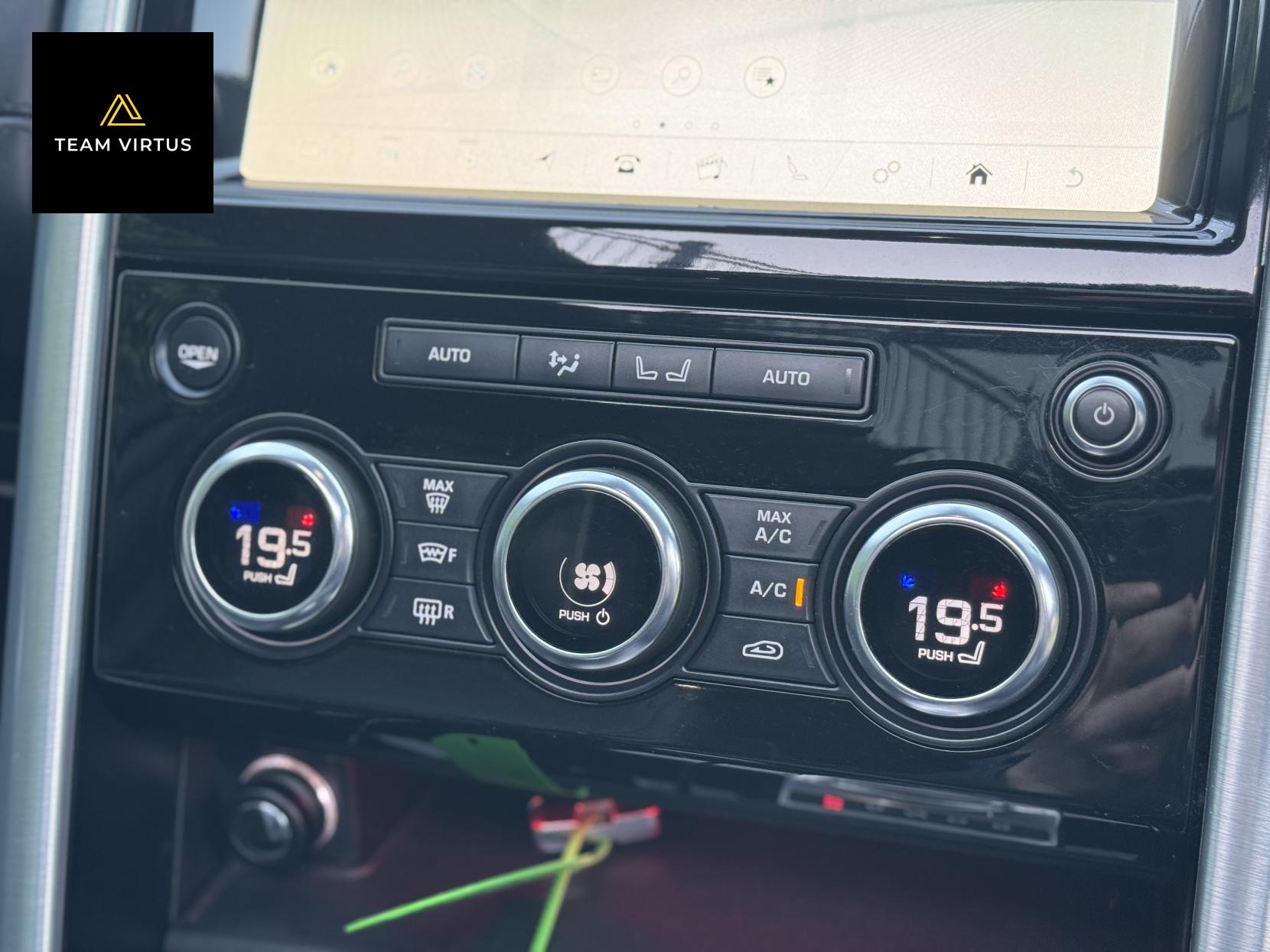 Land Rover Discovery 3.0 SD V6 HSE Luxury SUV 5dr Diesel Auto 4WD Euro 6 (s/s) (306 ps)