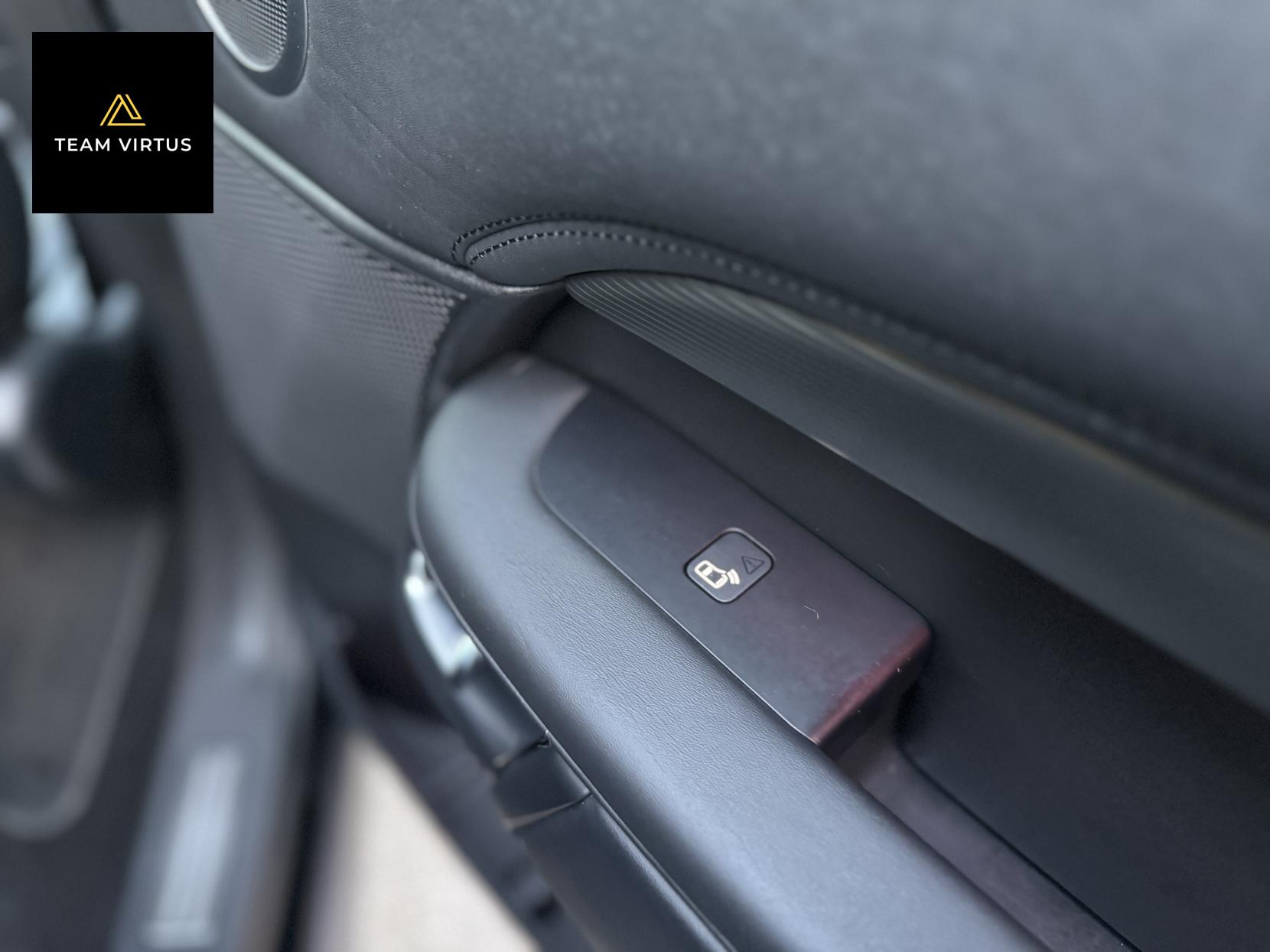 Land Rover Discovery 3.0 SD V6 HSE Luxury SUV 5dr Diesel Auto 4WD Euro 6 (s/s) (306 ps)