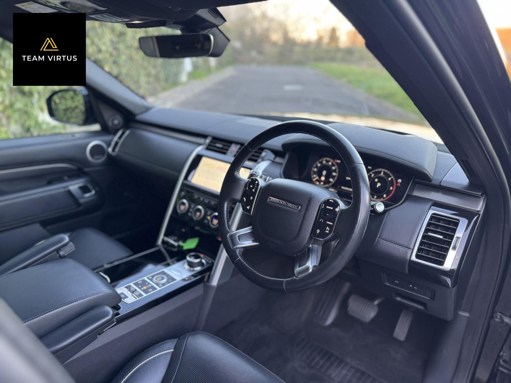 Land Rover Discovery 3.0 SD V6 HSE Luxury SUV 5dr Diesel Auto 4WD Euro 6 (s/s) (306 ps)