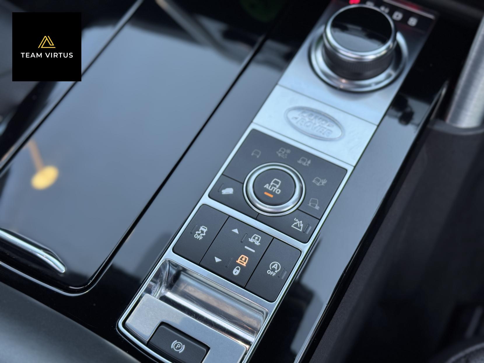 Land Rover Discovery 3.0 SD V6 HSE Luxury SUV 5dr Diesel Auto 4WD Euro 6 (s/s) (306 ps)