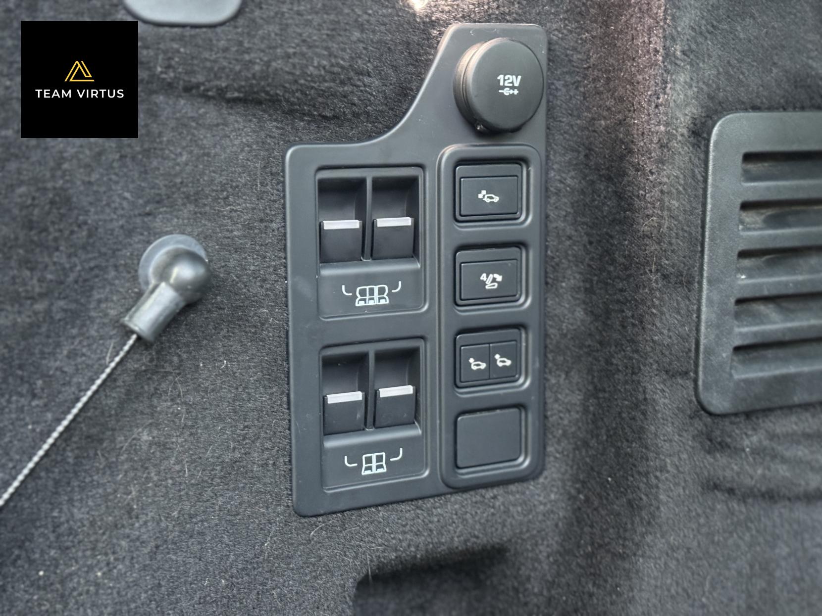 Land Rover Discovery 3.0 SD V6 HSE Luxury SUV 5dr Diesel Auto 4WD Euro 6 (s/s) (306 ps)