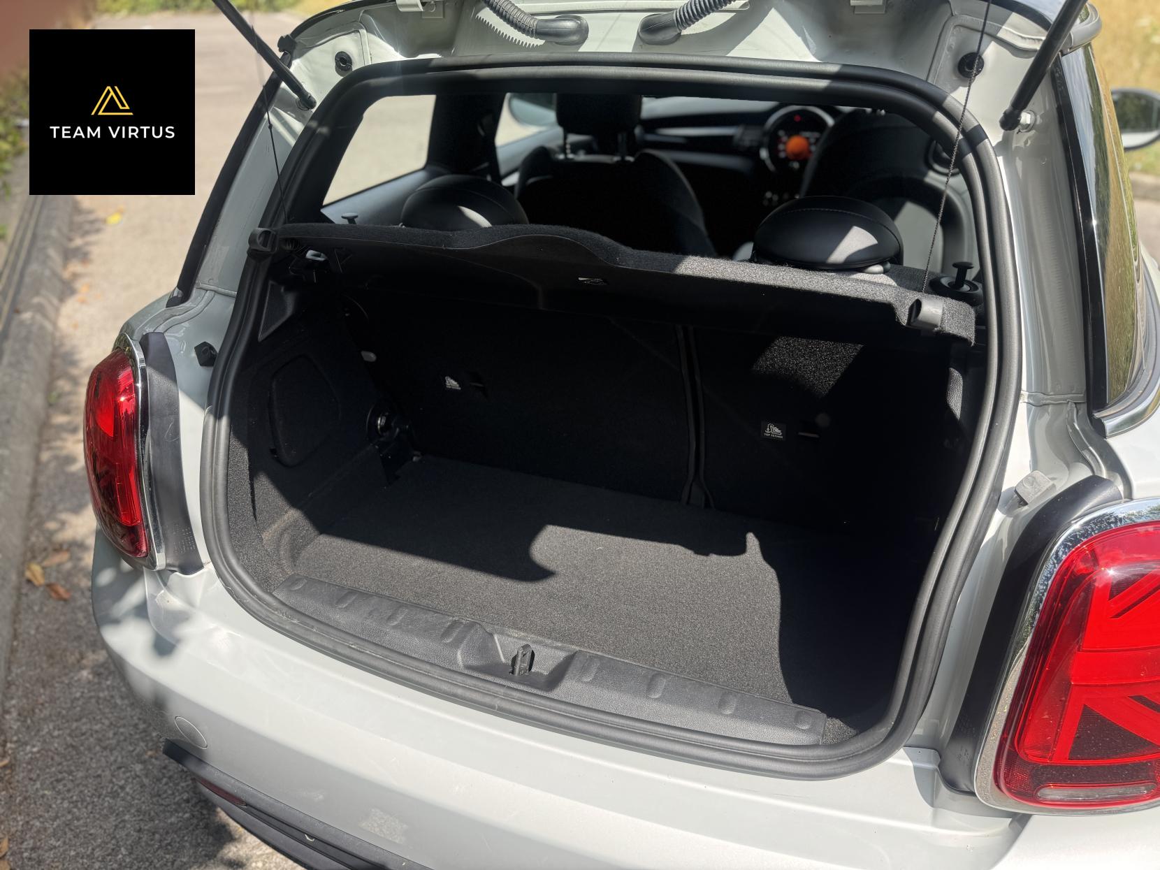 MINI Electric Hatch Cooper SE 32.6kWh Level 2 Hatchback 3dr Electric Auto (184 ps)