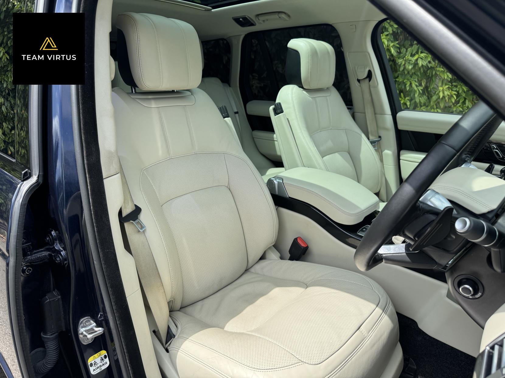 Land Rover Range Rover 3.0 SD V6 Vogue SUV 5dr Diesel Auto 4WD Euro 6 (s/s) (275 ps)