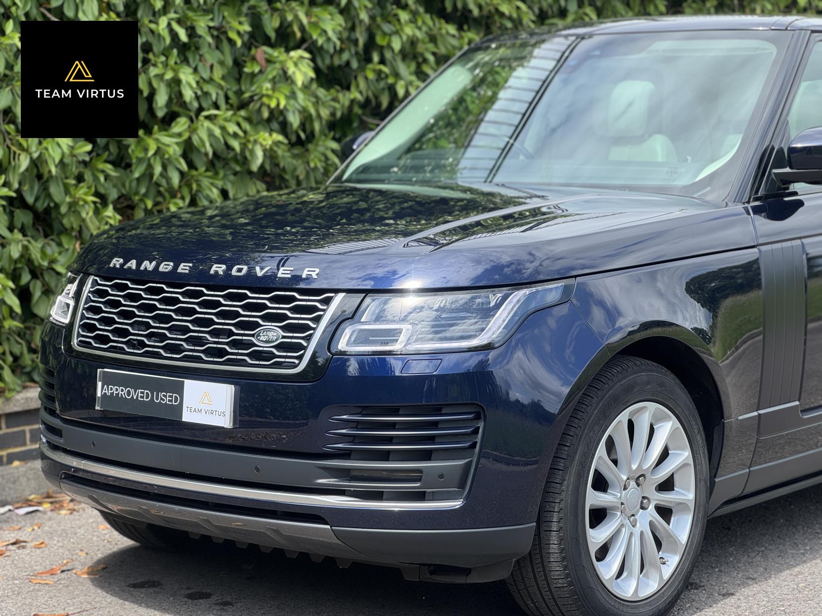 Land Rover Range Rover 3.0 SD V6 Vogue SUV 5dr Diesel Auto 4WD Euro 6 (s/s) (275 ps)