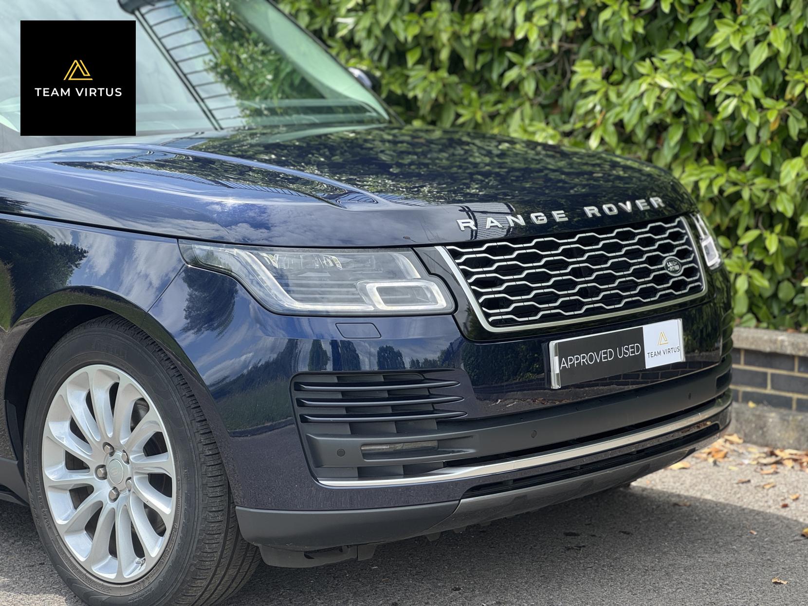 Land Rover Range Rover 3.0 SD V6 Vogue SUV 5dr Diesel Auto 4WD Euro 6 (s/s) (275 ps)