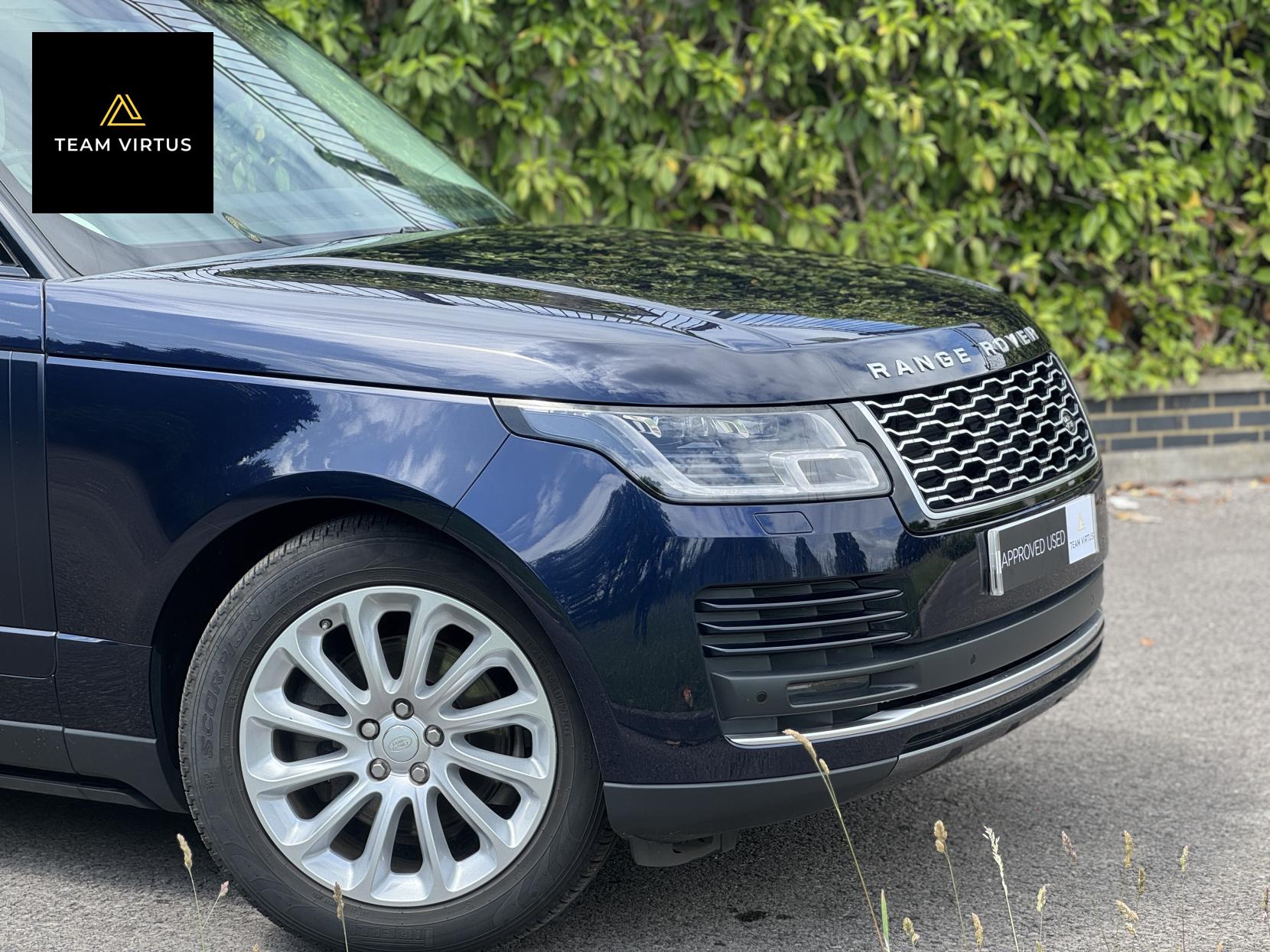 Land Rover Range Rover 3.0 SD V6 Vogue SUV 5dr Diesel Auto 4WD Euro 6 (s/s) (275 ps)