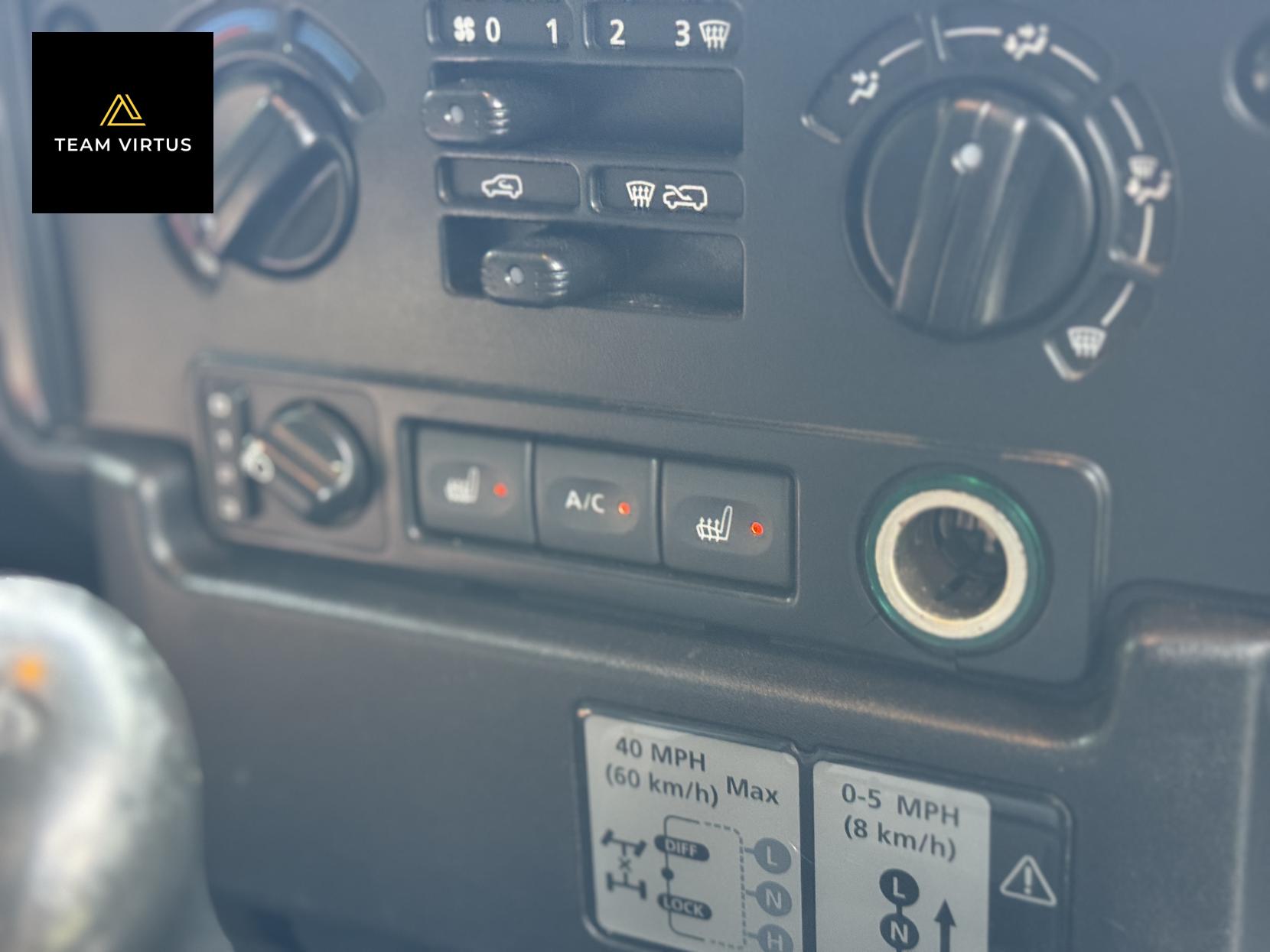 Land Rover Defender 110 2.4 TDCi XS Station Wagon 5dr Diesel Manual 4WD MWB Euro 4 (122 bhp)