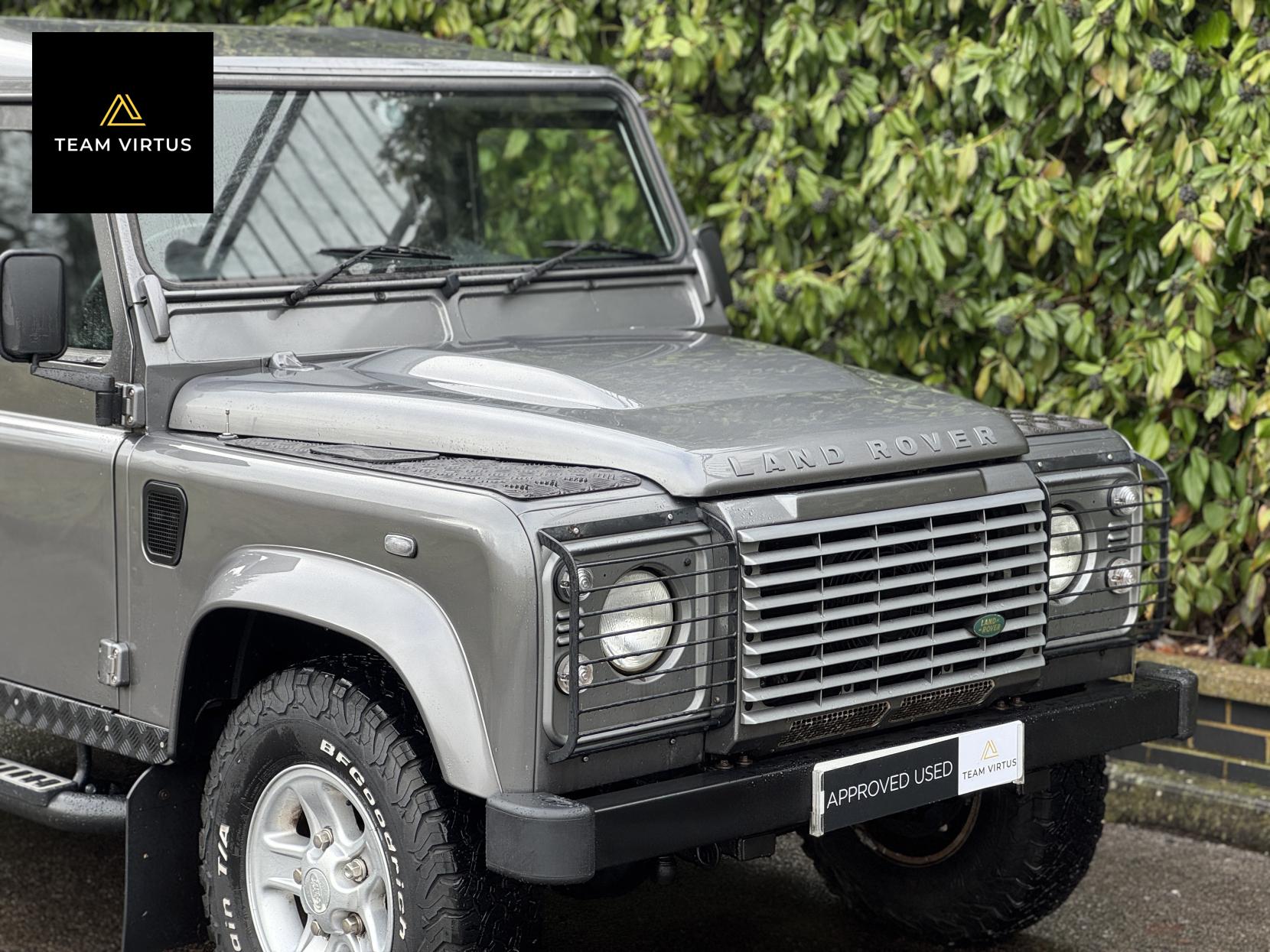 Land Rover Defender 110 2.4 TDCi XS Station Wagon 5dr Diesel Manual 4WD MWB Euro 4 (122 bhp)