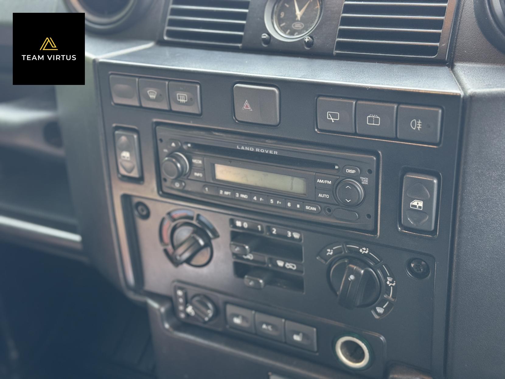 Land Rover Defender 110 2.4 TDCi XS Station Wagon 5dr Diesel Manual 4WD MWB Euro 4 (122 bhp)