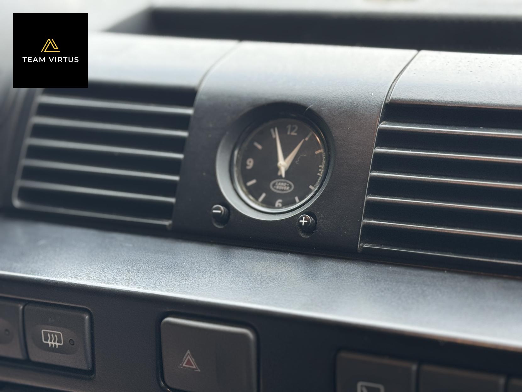 Land Rover Defender 110 2.4 TDCi XS Station Wagon 5dr Diesel Manual 4WD MWB Euro 4 (122 bhp)