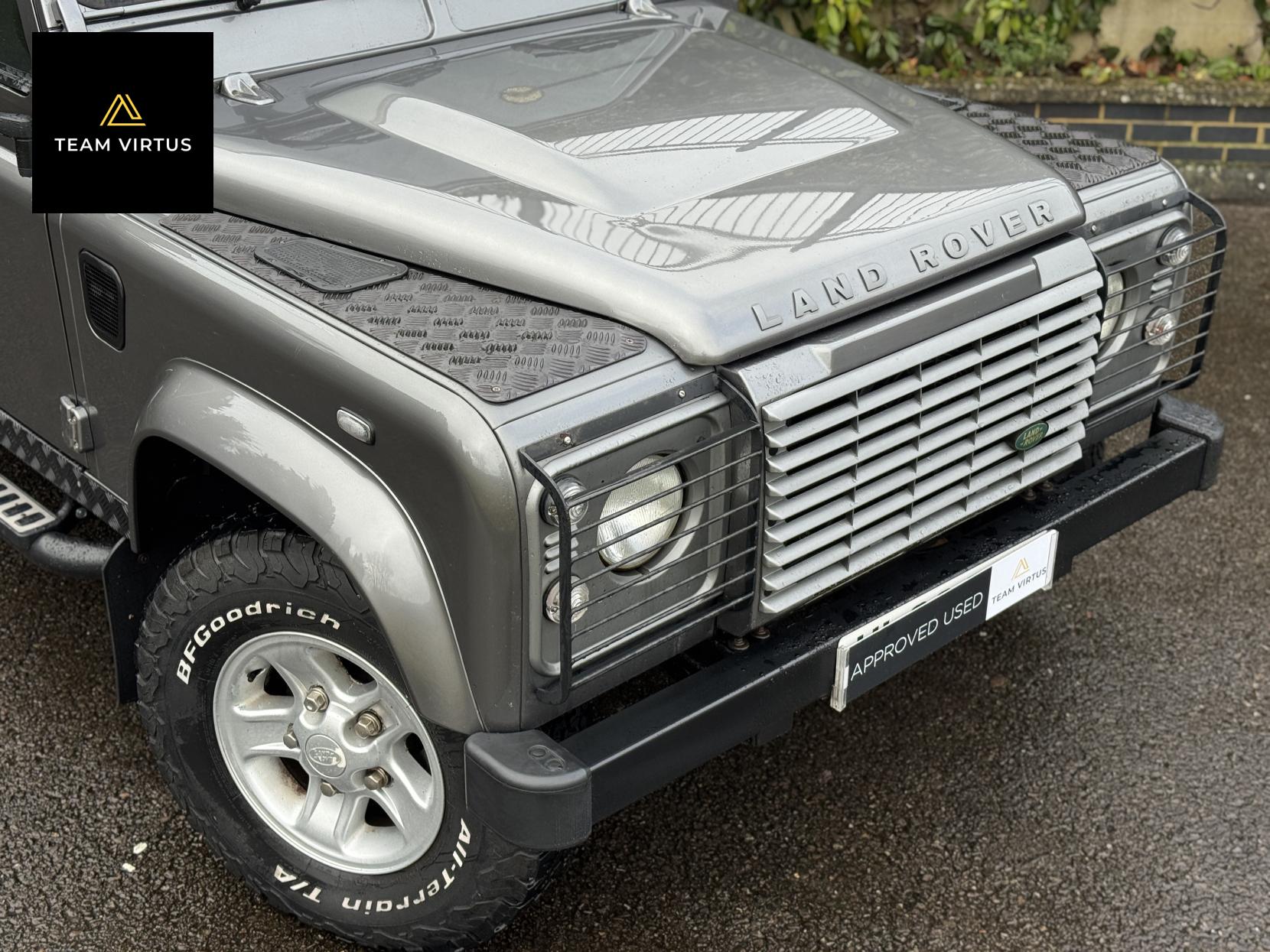Land Rover Defender 110 2.4 TDCi XS Station Wagon 5dr Diesel Manual 4WD MWB Euro 4 (122 bhp)