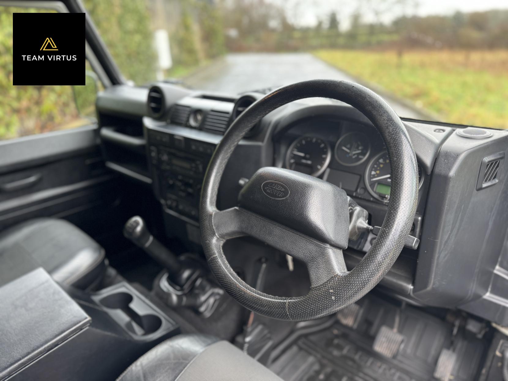 Land Rover Defender 110 2.4 TDCi XS Station Wagon 5dr Diesel Manual 4WD MWB Euro 4 (122 bhp)