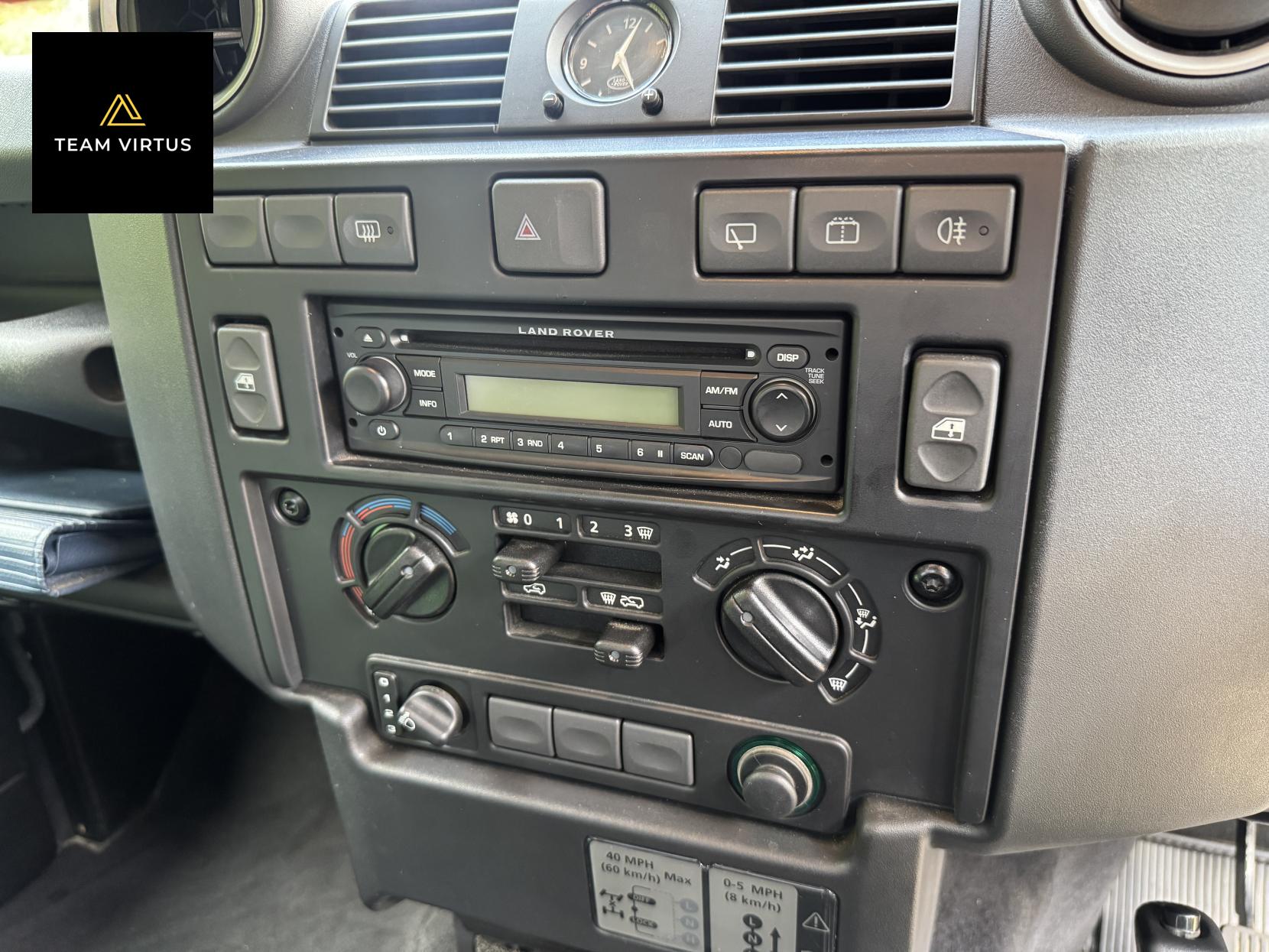 Land Rover Defender 110 2.4 TDCi County Station Wagon 5dr Diesel Manual 4WD MWB Euro 4 (122 bhp)