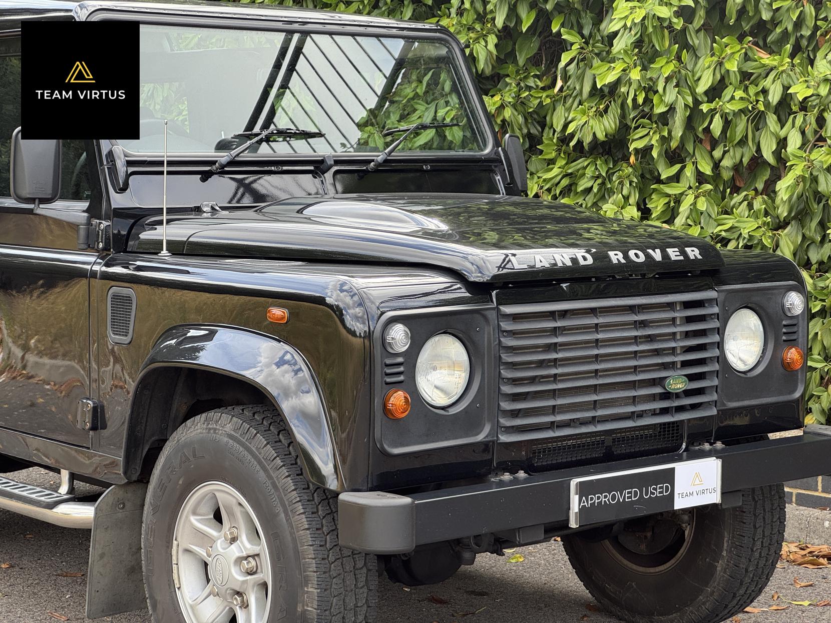 Land Rover Defender 110 2.4 TDCi County Station Wagon 5dr Diesel Manual 4WD MWB Euro 4 (122 bhp)