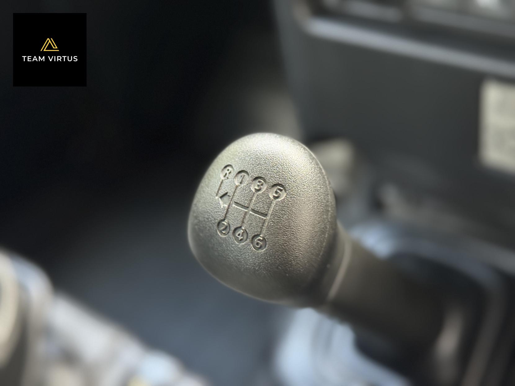Land Rover Defender 90 2.2 TDCi XS Hard Top SUV 3dr Diesel Manual 4WD SWB Euro 5 (122 ps)