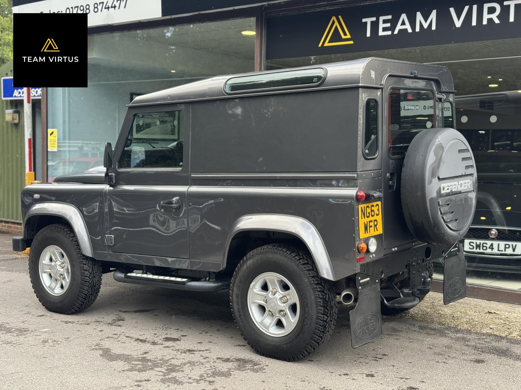 Land Rover Defender 90 2.2 TDCi XS Hard Top SUV 3dr Diesel Manual 4WD SWB Euro 5 (122 ps)