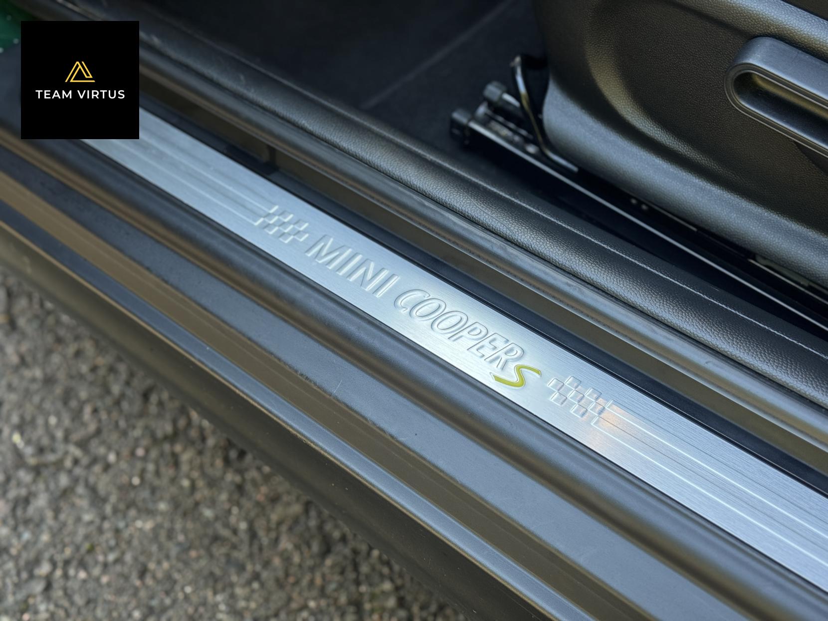 MINI Electric Hatch Cooper SE 32.6kWh Level 2 Hatchback 3dr Electric Auto (184 ps)