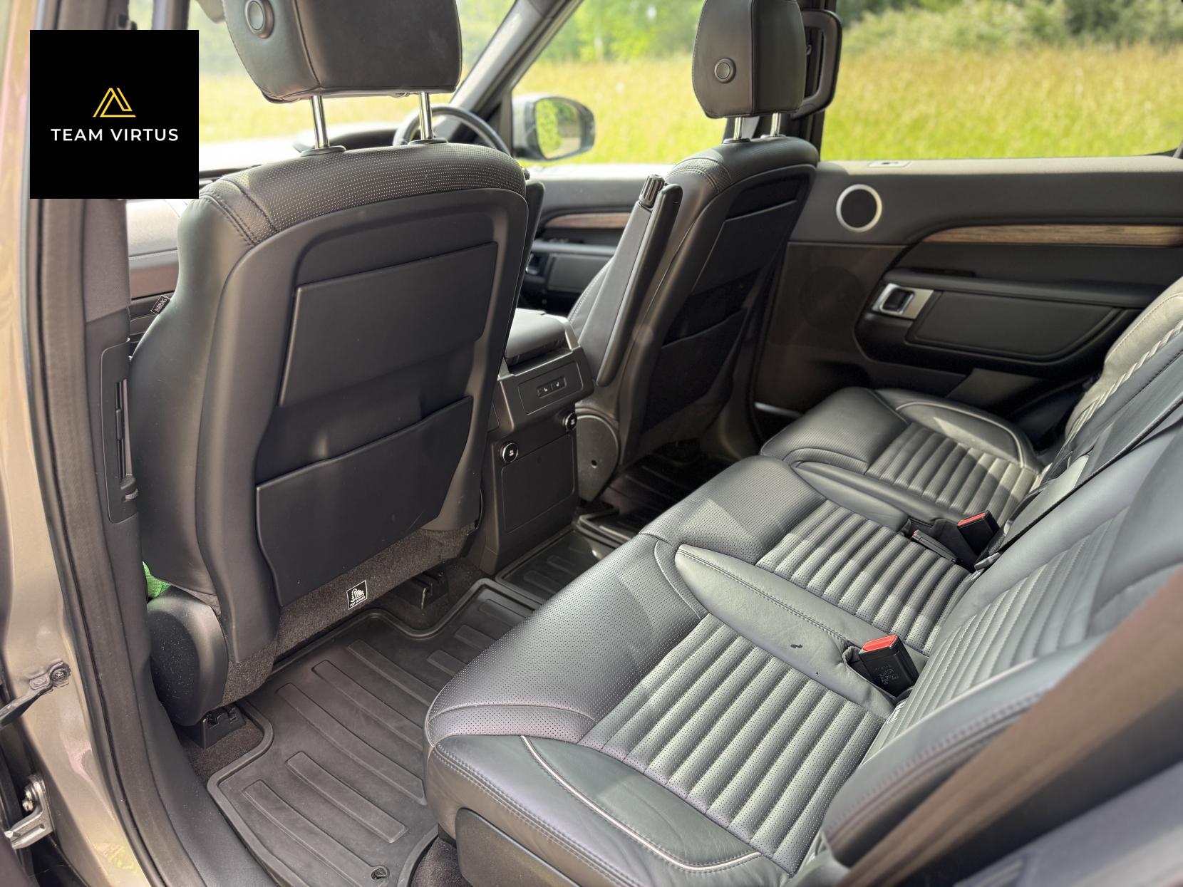 Land Rover Discovery 3.0 SD V6 HSE SUV 5dr Diesel Auto 4WD Euro 6 (s/s) (306 ps)