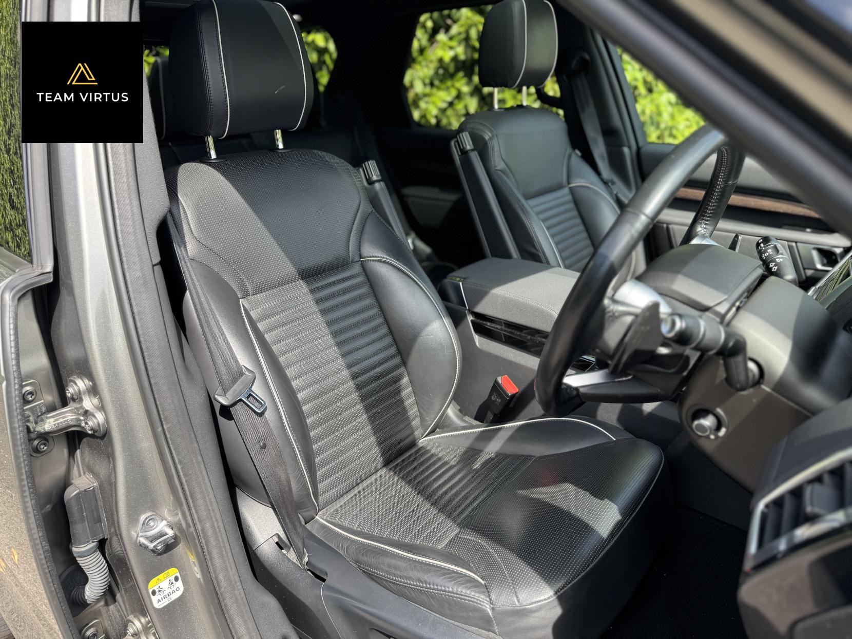 Land Rover Discovery 3.0 SD V6 HSE SUV 5dr Diesel Auto 4WD Euro 6 (s/s) (306 ps)